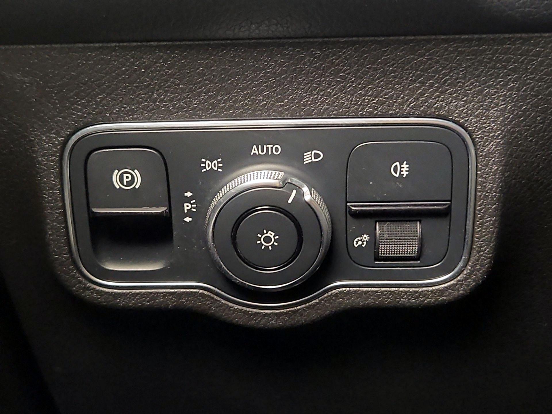 Thumbnail: 2021 Mercedes-Benz GLB - 13