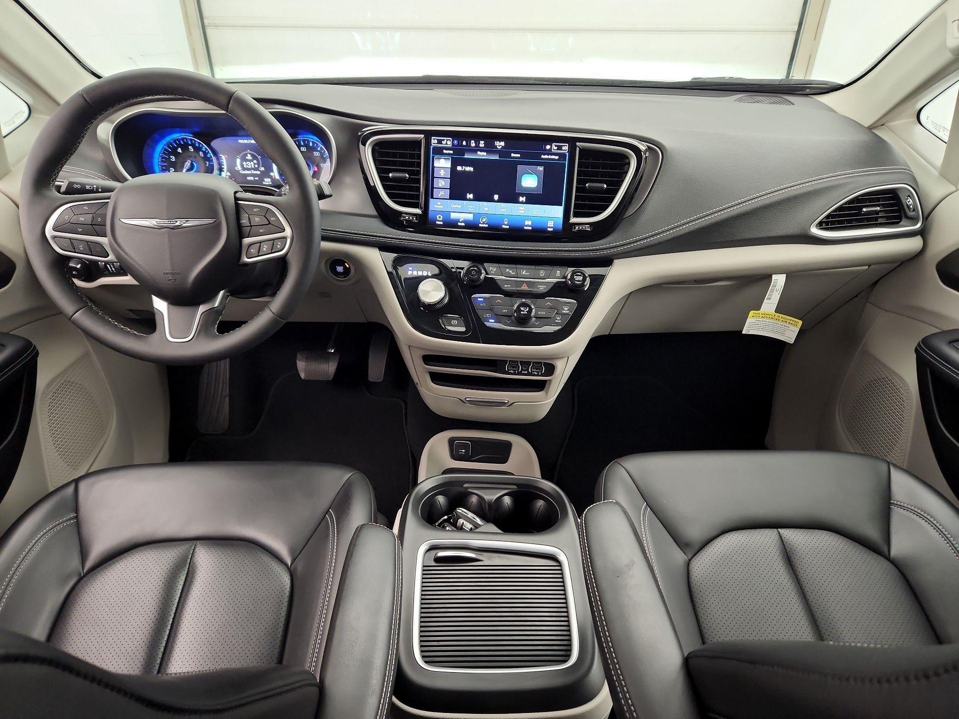 Thumbnail: 2023 Chrysler Pacifica - 9