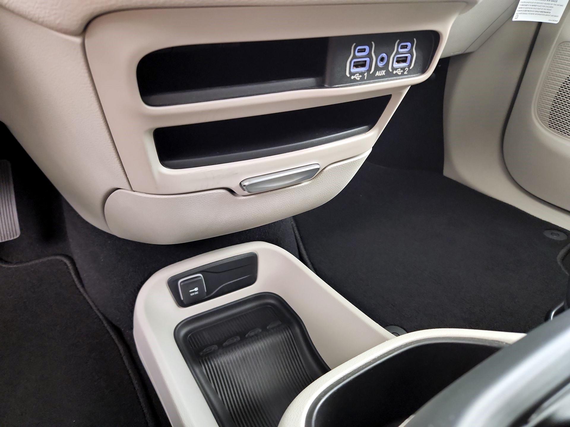 Thumbnail: 2023 Chrysler Pacifica - 18