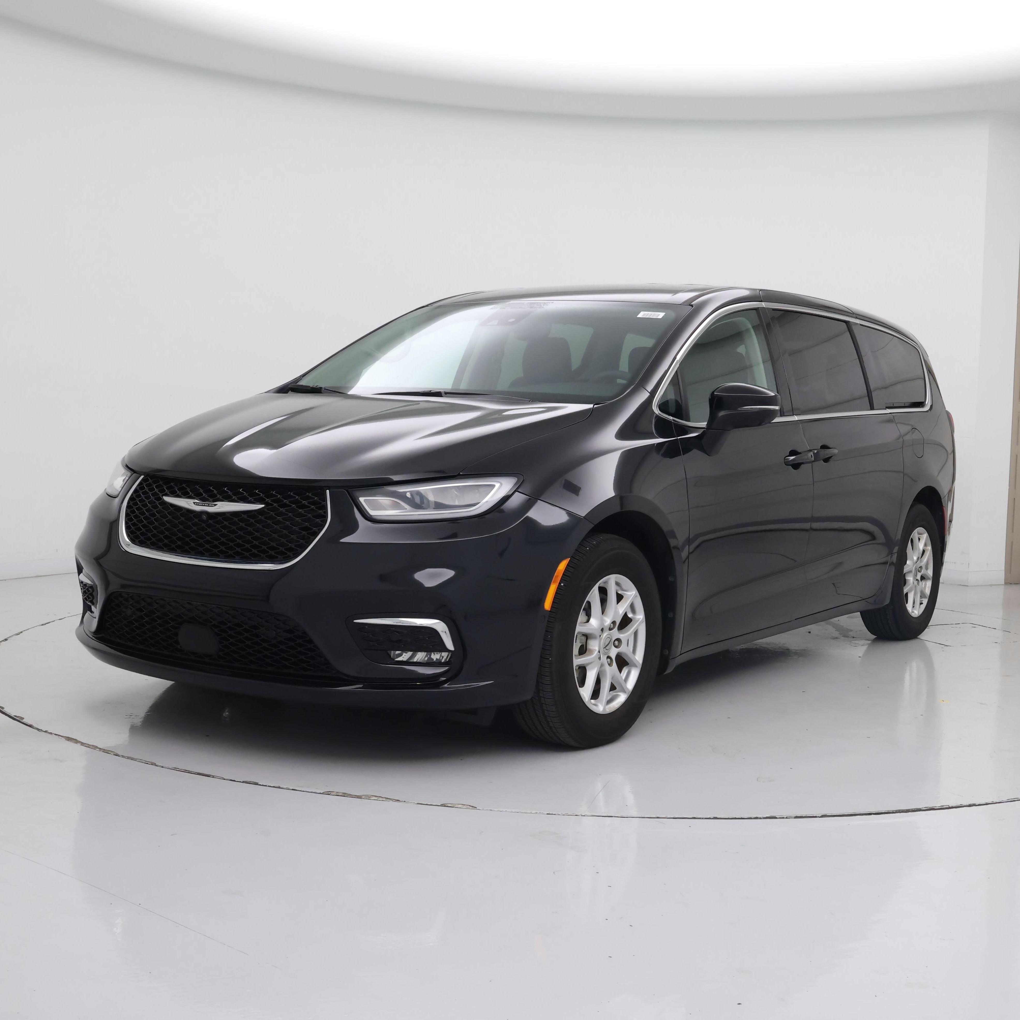 Thumbnail: 2023 Chrysler Pacifica - 4