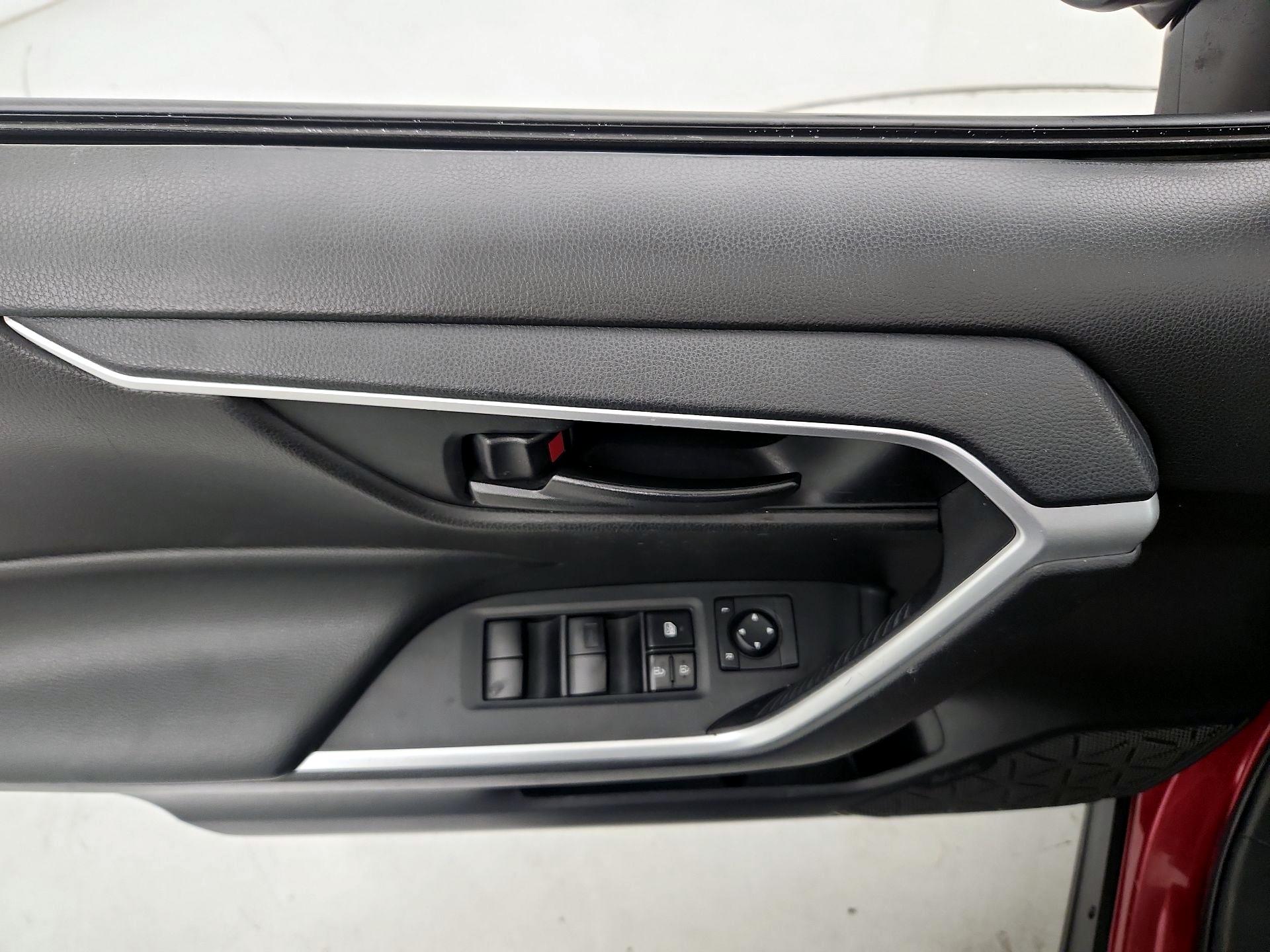 Thumbnail: 2022 Toyota RAV4 - 12