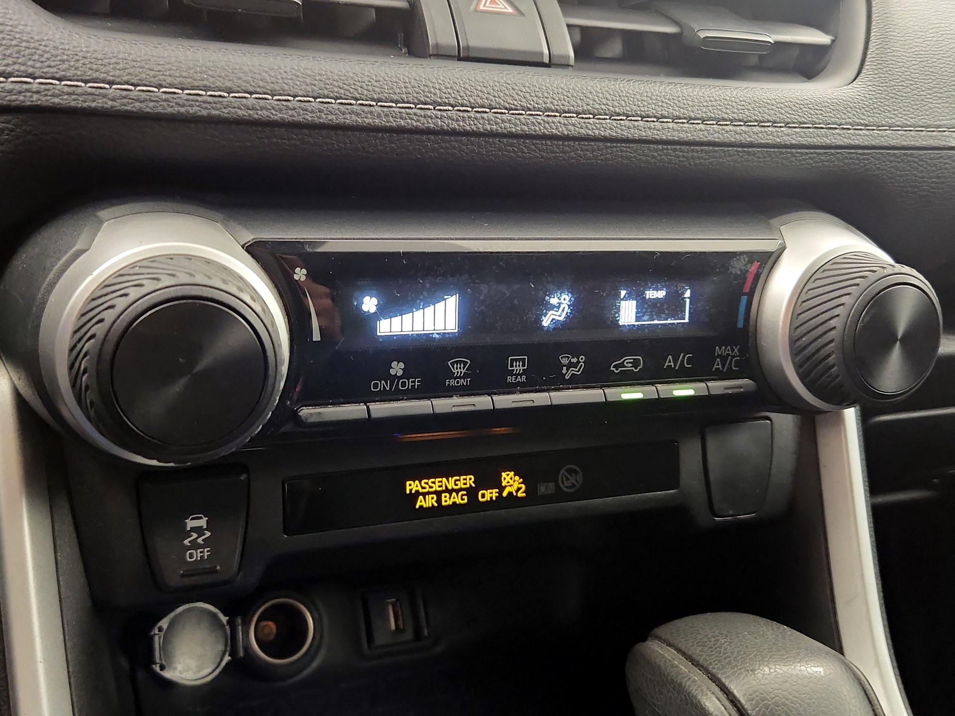 Thumbnail: 2022 Toyota RAV4 - 16