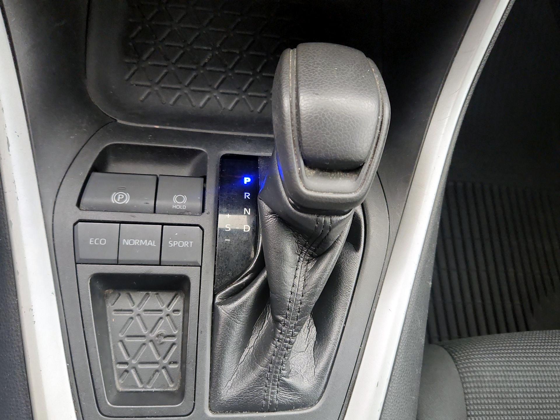 Thumbnail: 2022 Toyota RAV4 - 17