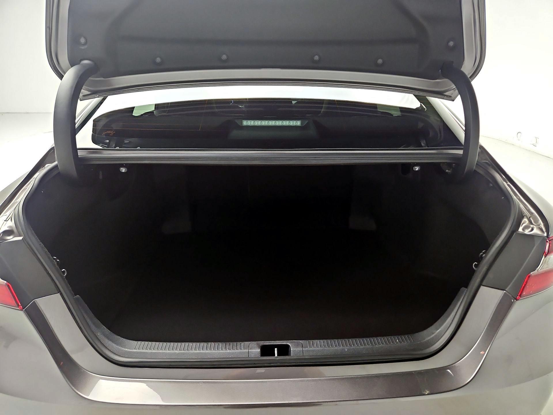 Thumbnail: 2022 Toyota Camry - 18