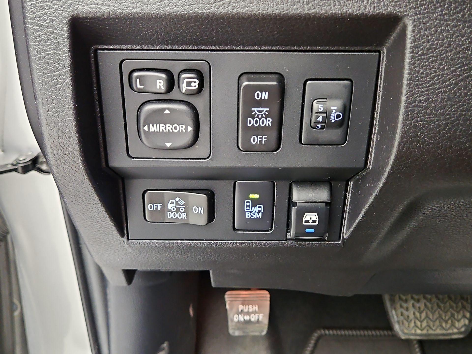 Thumbnail: 2014 Toyota Tundra - 13