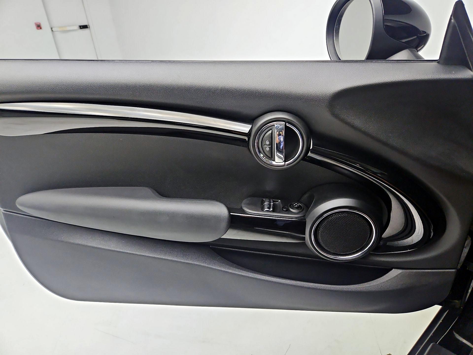 Thumbnail: 2017 MINI Cooper Hardtop - 12