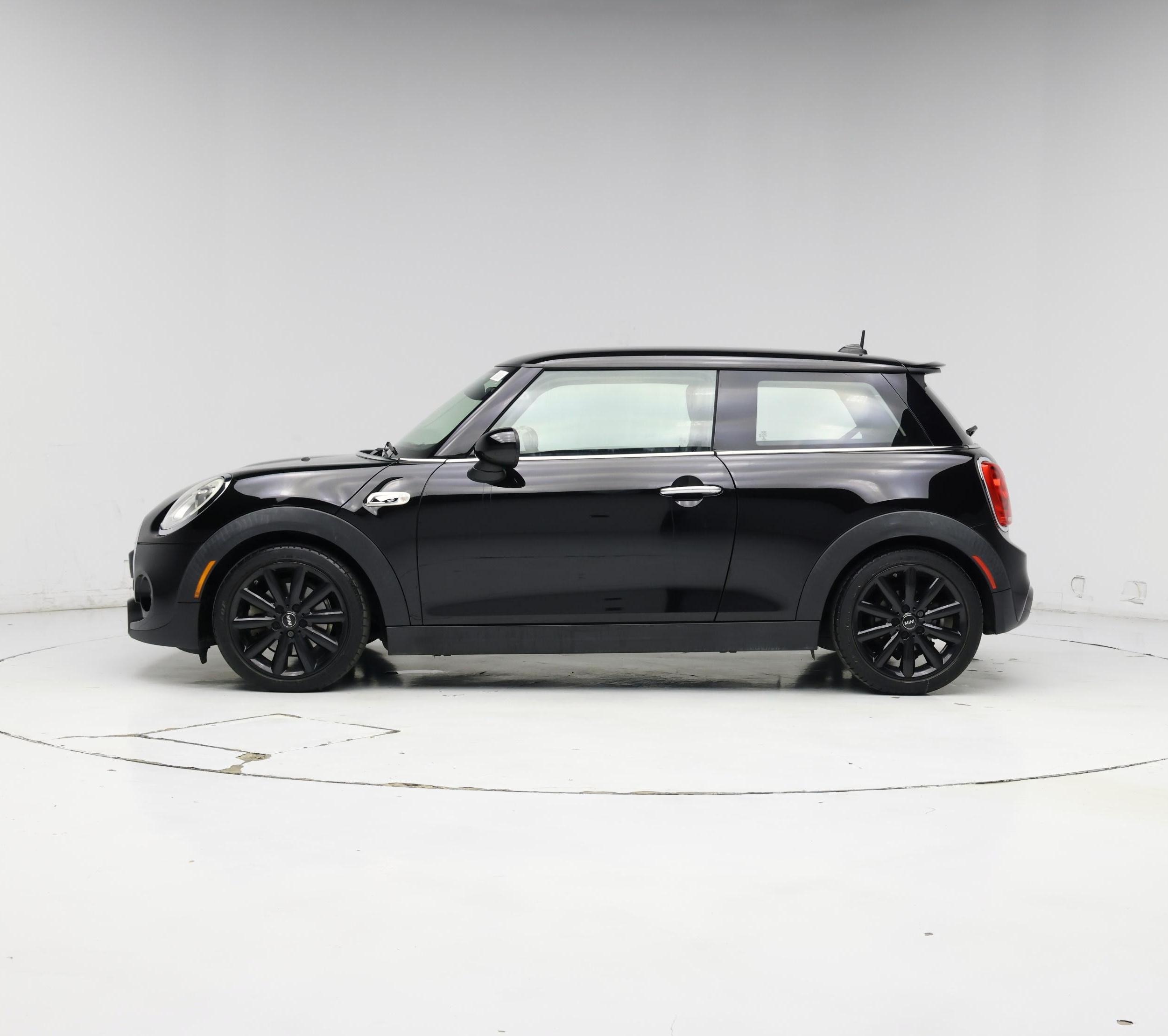 Thumbnail: 2017 MINI Cooper Hardtop - 3