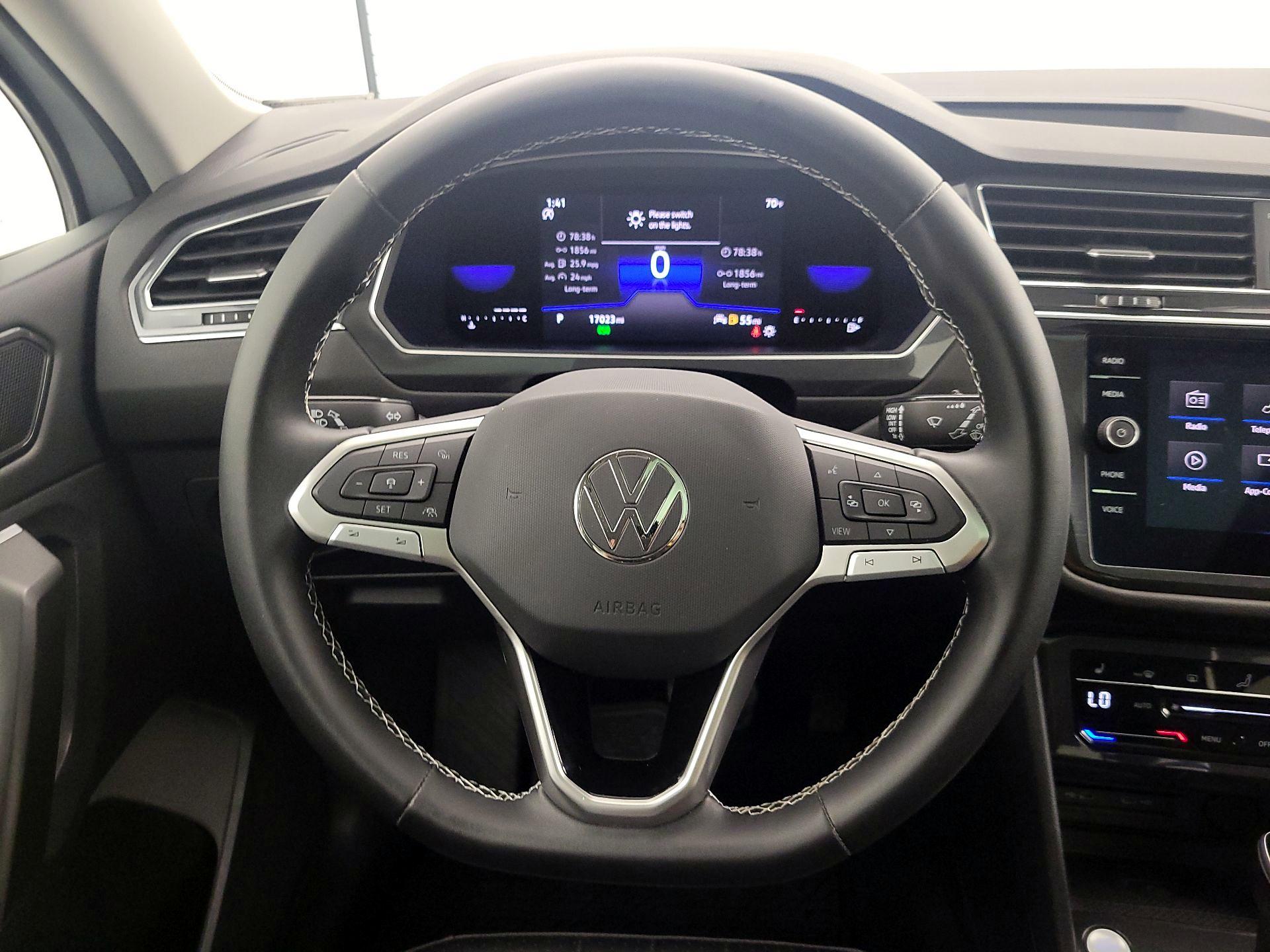Thumbnail: 2022 Volkswagen Tiguan - 10