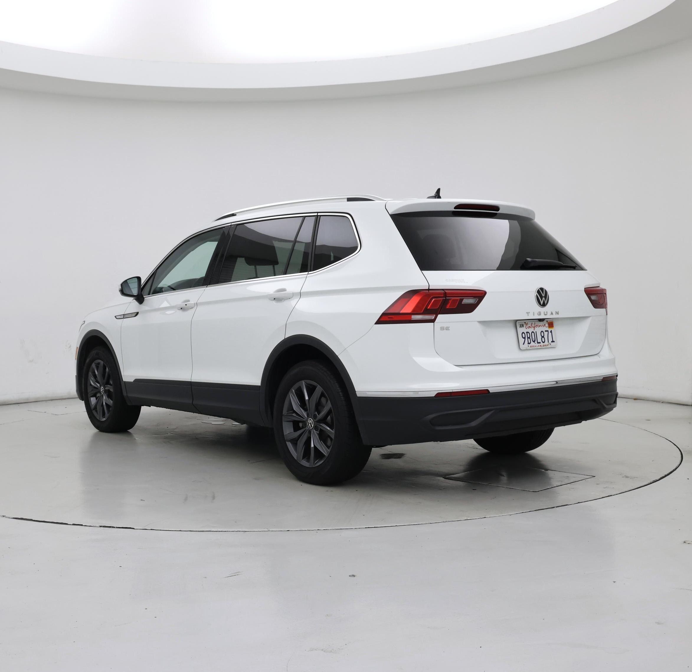 Thumbnail: 2022 Volkswagen Tiguan - 2