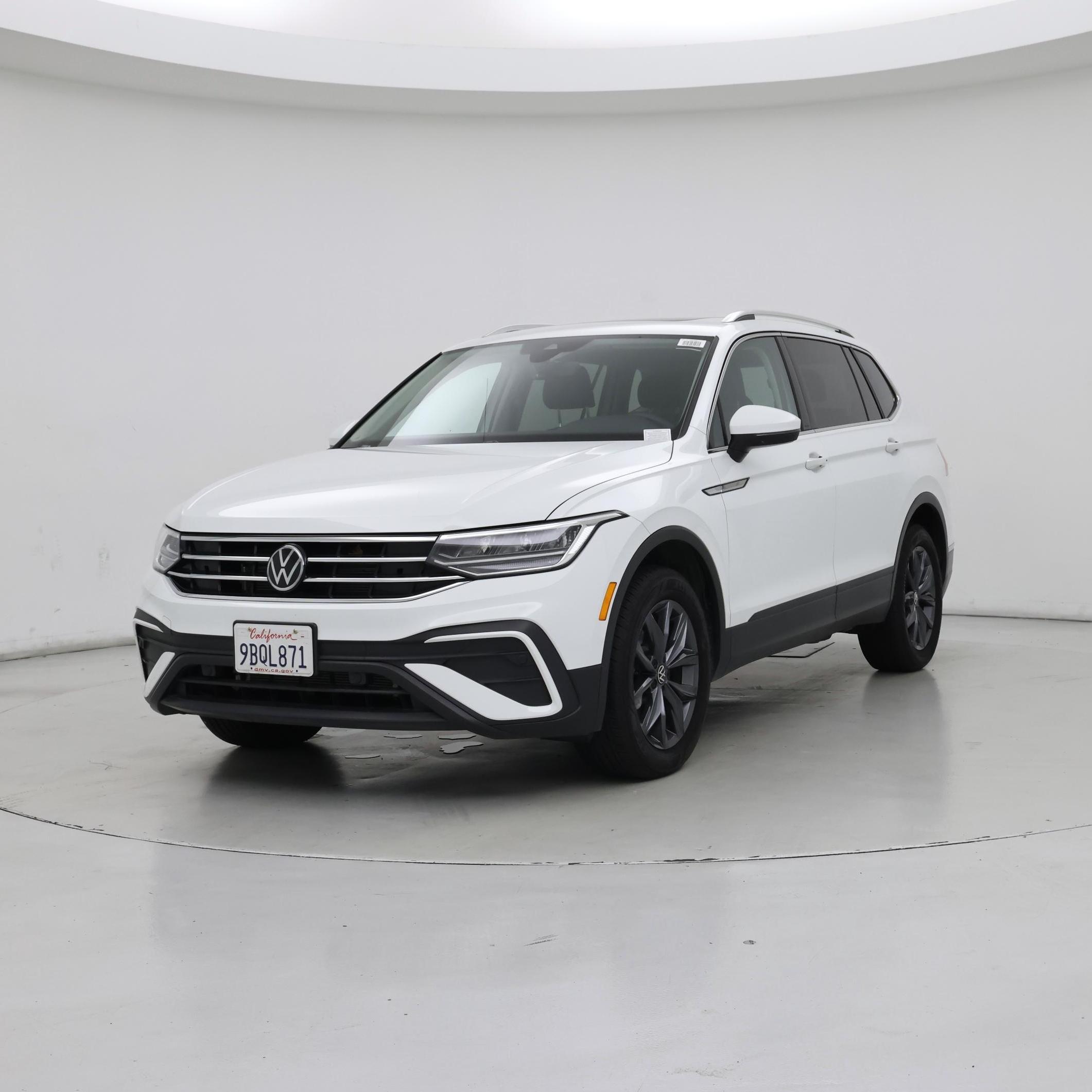 Thumbnail: 2022 Volkswagen Tiguan - 4