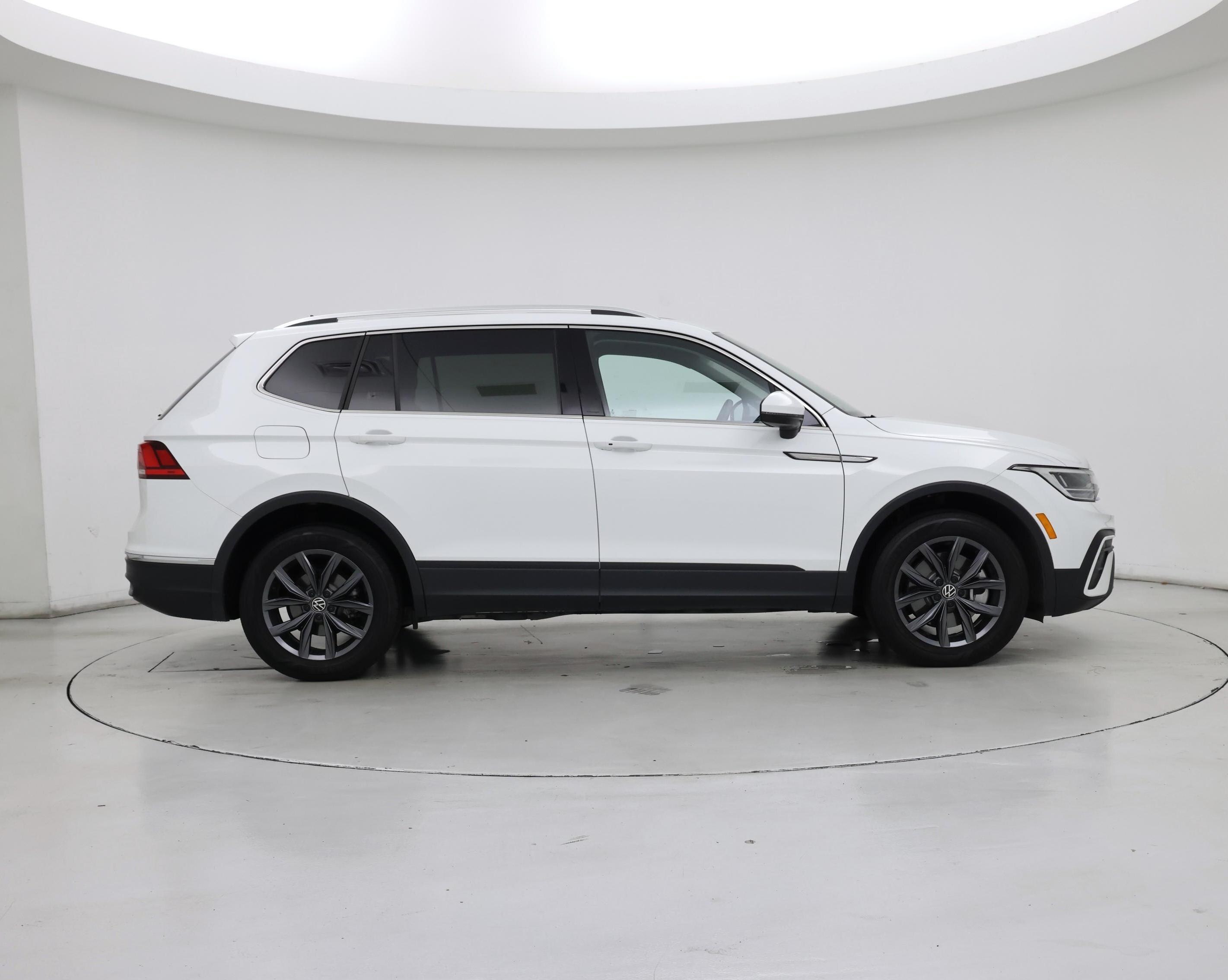 Thumbnail: 2022 Volkswagen Tiguan - 7