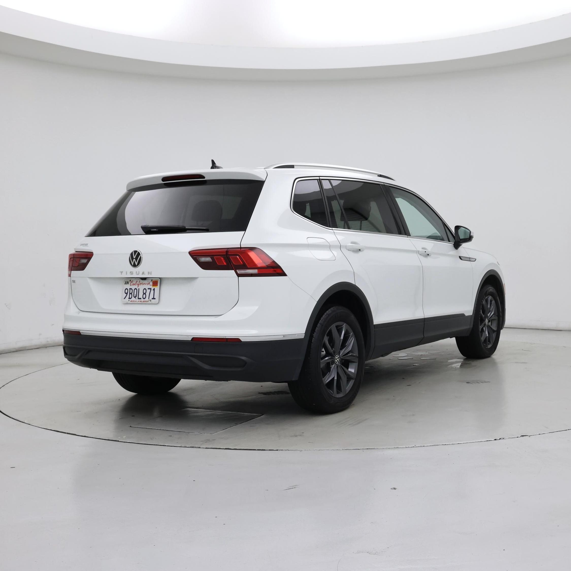 Thumbnail: 2022 Volkswagen Tiguan - 8