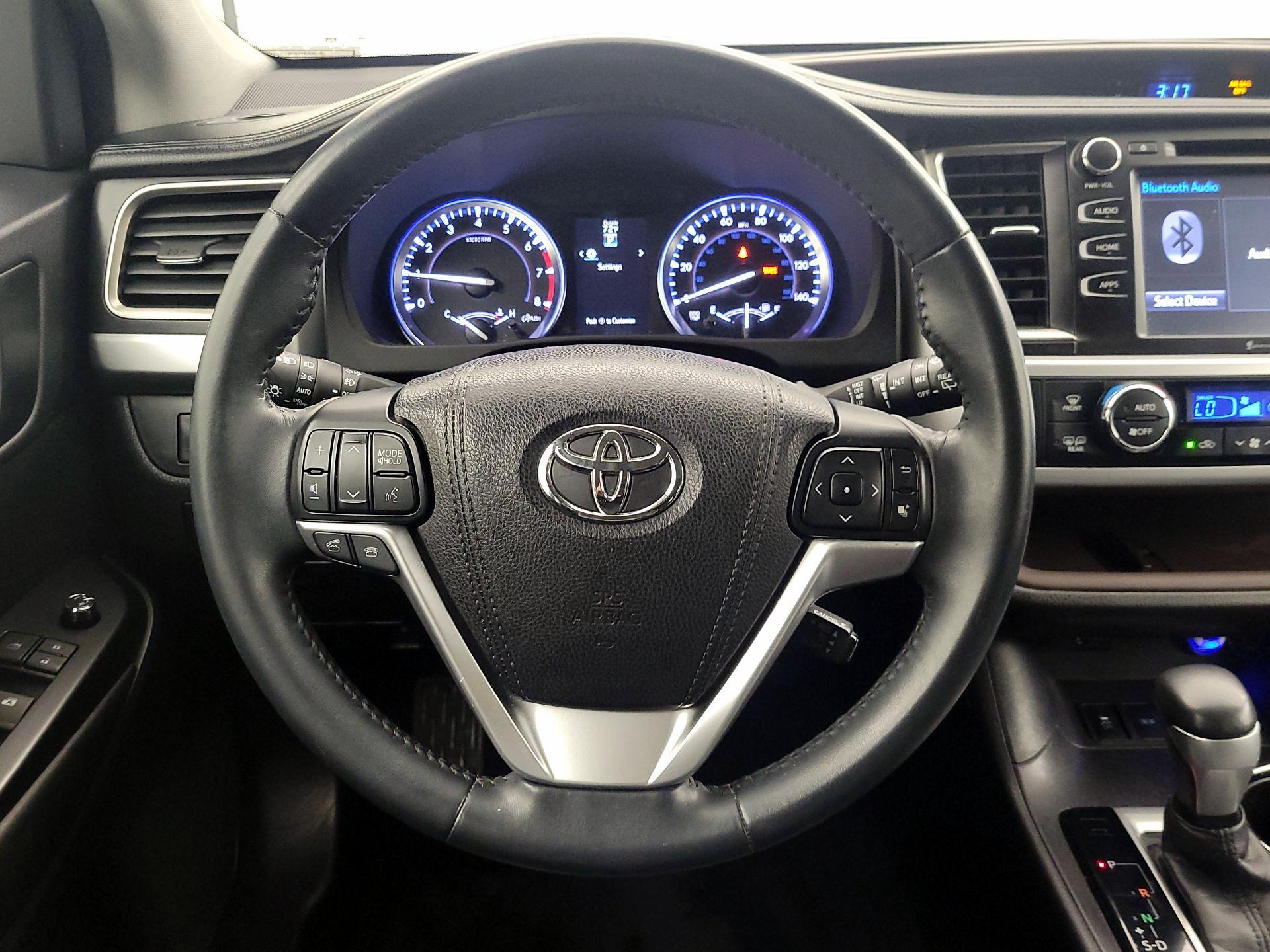 Thumbnail: 2016 Toyota Highlander - 10