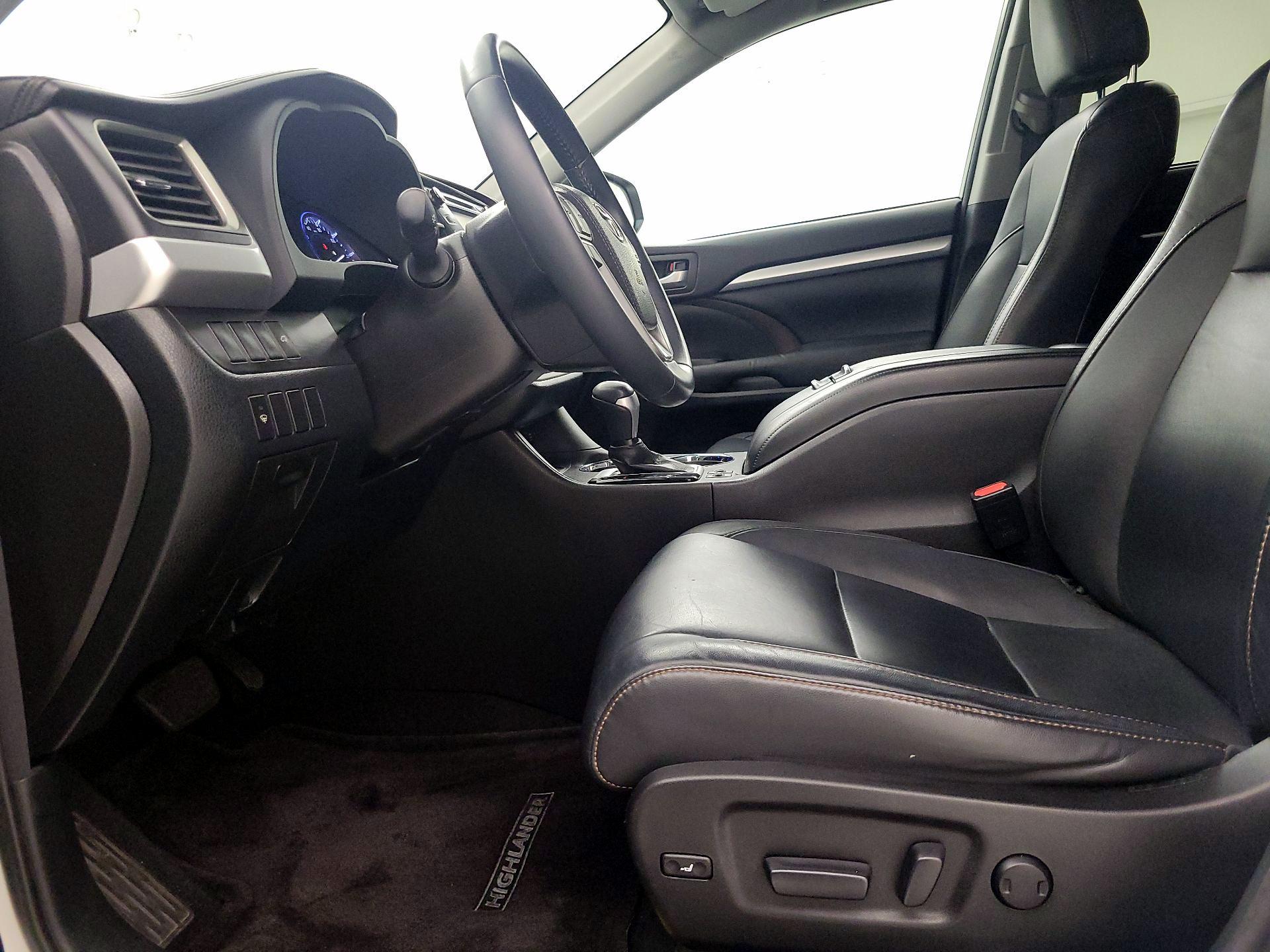 Thumbnail: 2016 Toyota Highlander - 11