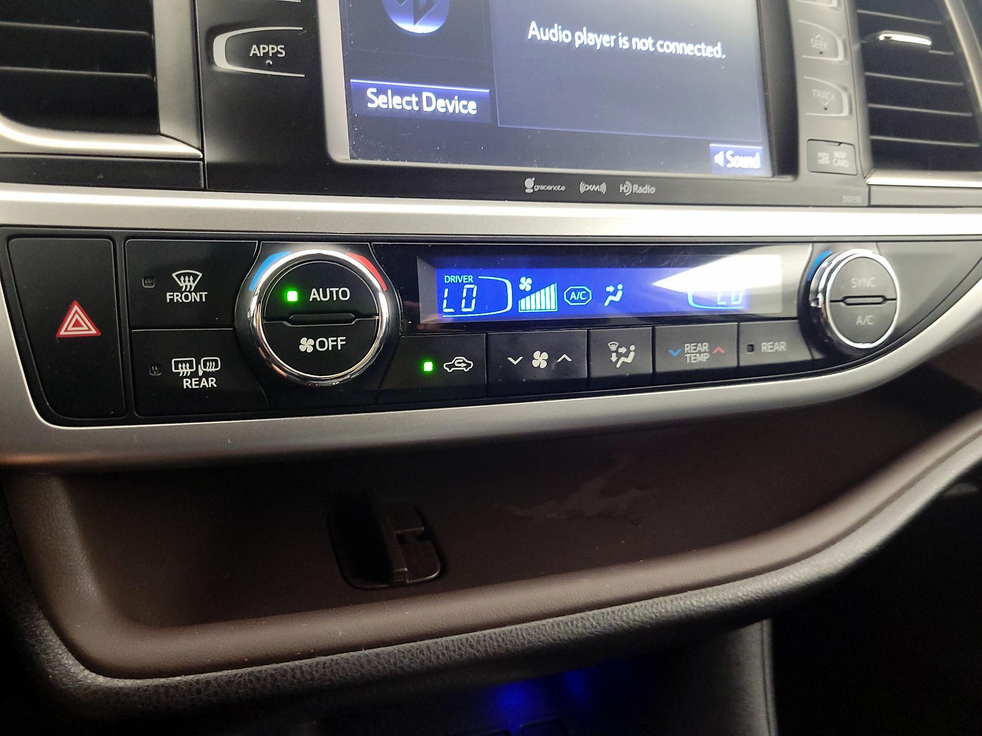 Thumbnail: 2016 Toyota Highlander - 17