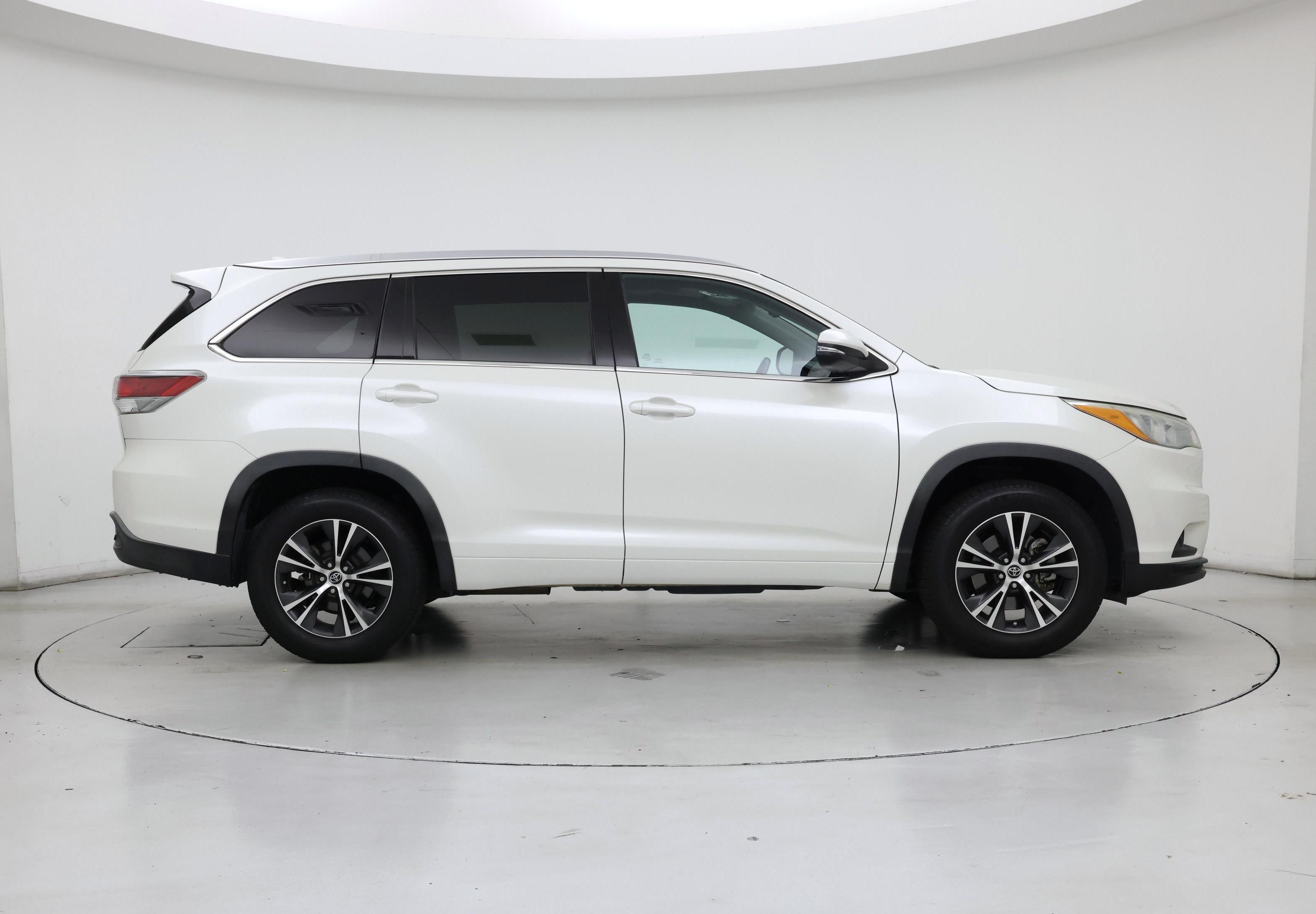 Thumbnail: 2016 Toyota Highlander - 7