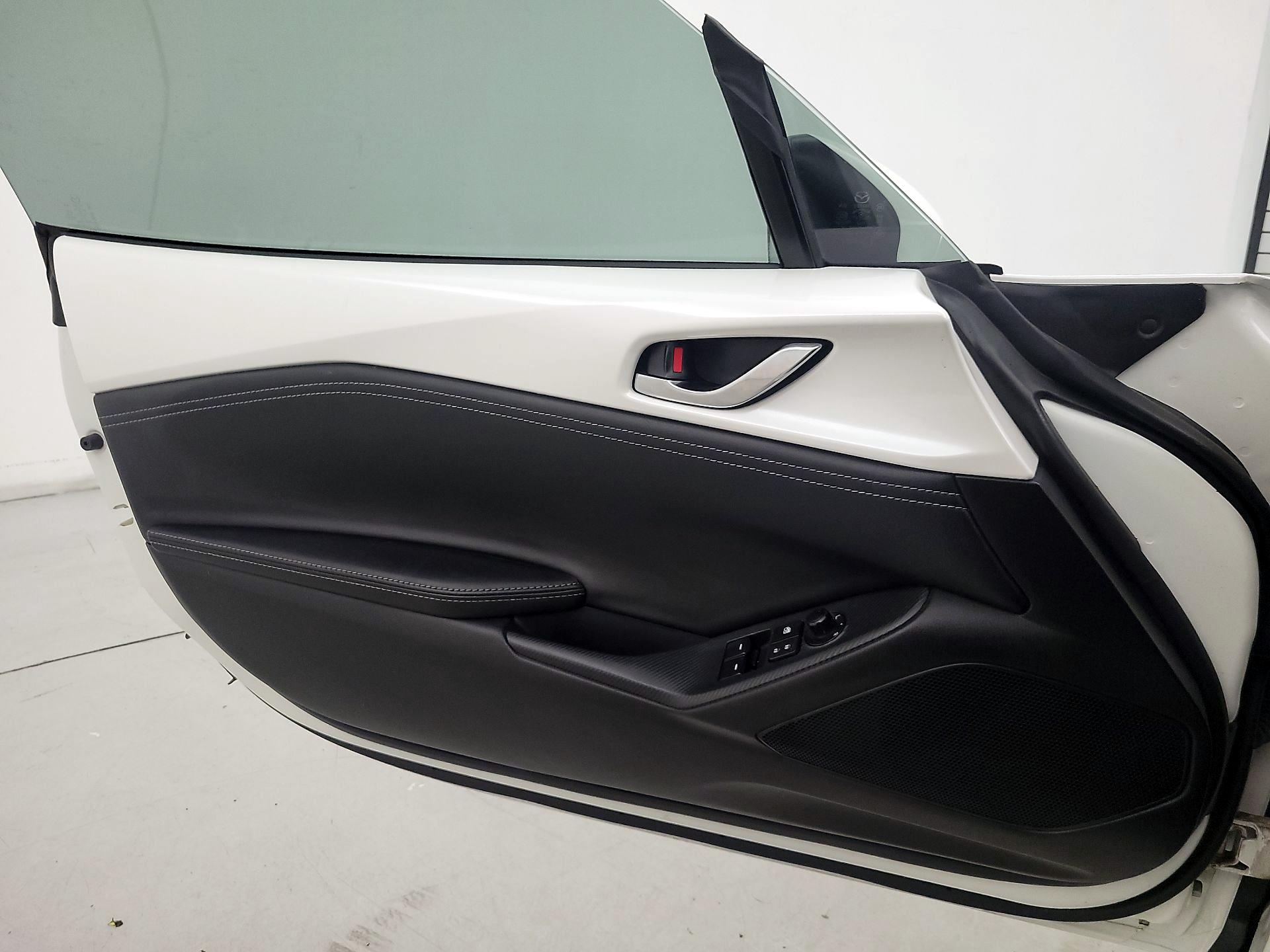 Thumbnail: 2022 Mazda MX-5 Miata - 12