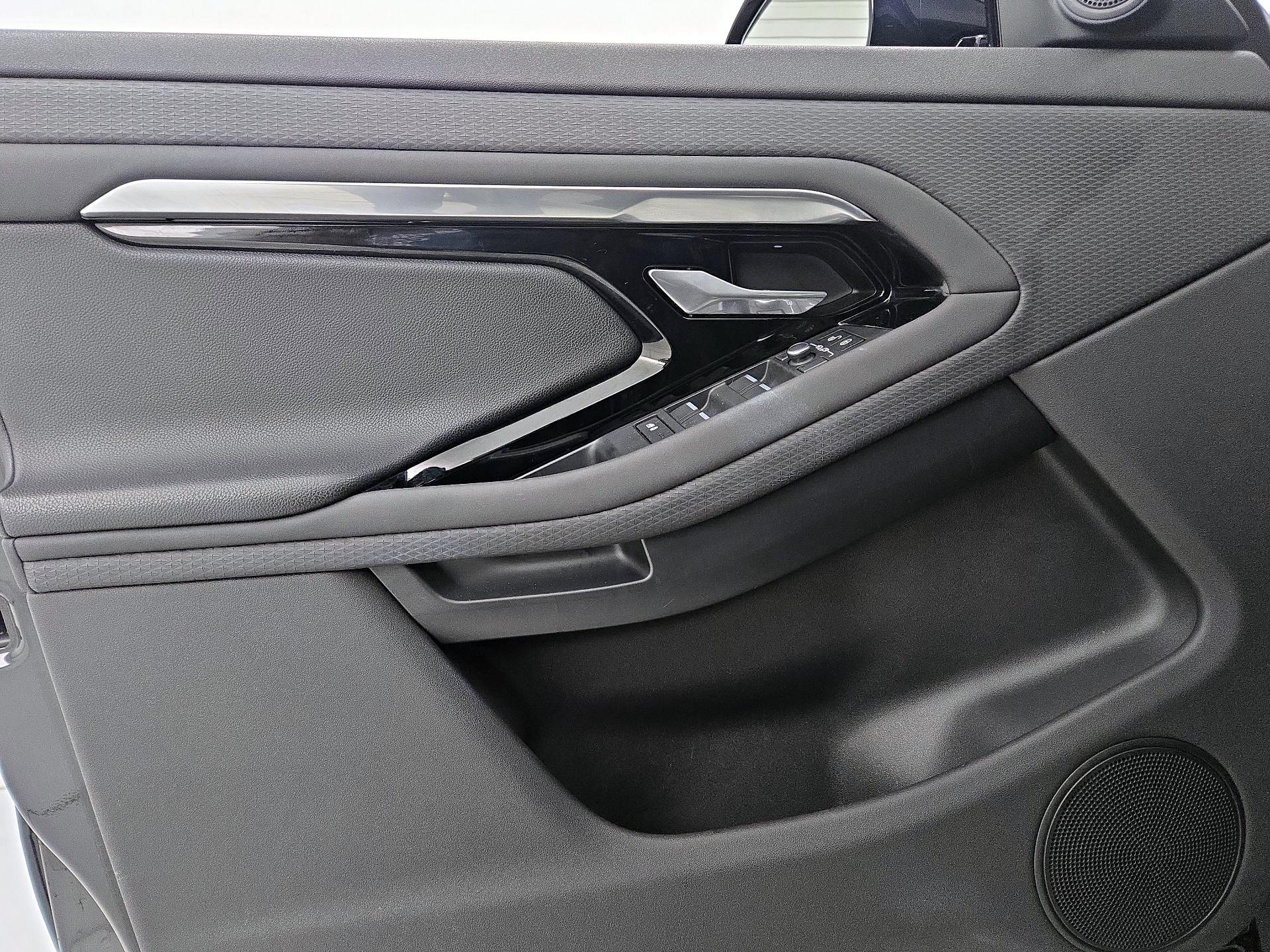 Thumbnail: 2020 Land Rover Range Rover Evoque - 12