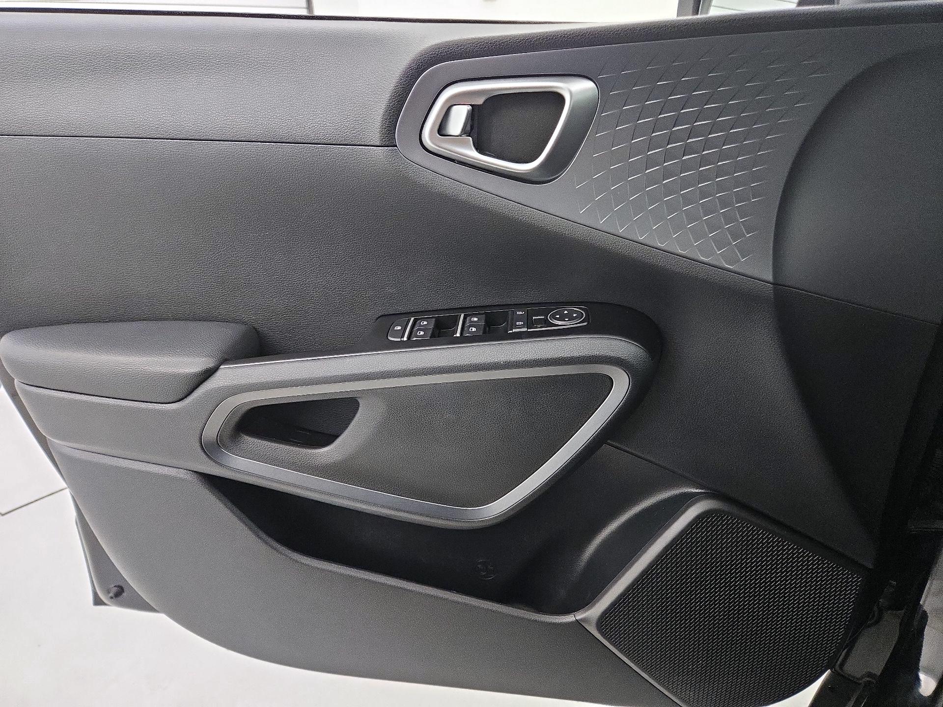 Thumbnail: 2020 Kia Soul - 12
