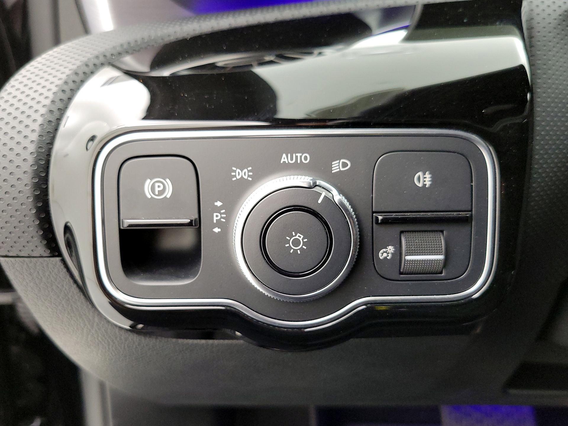 Thumbnail: 2020 Mercedes-Benz A-Class - 13
