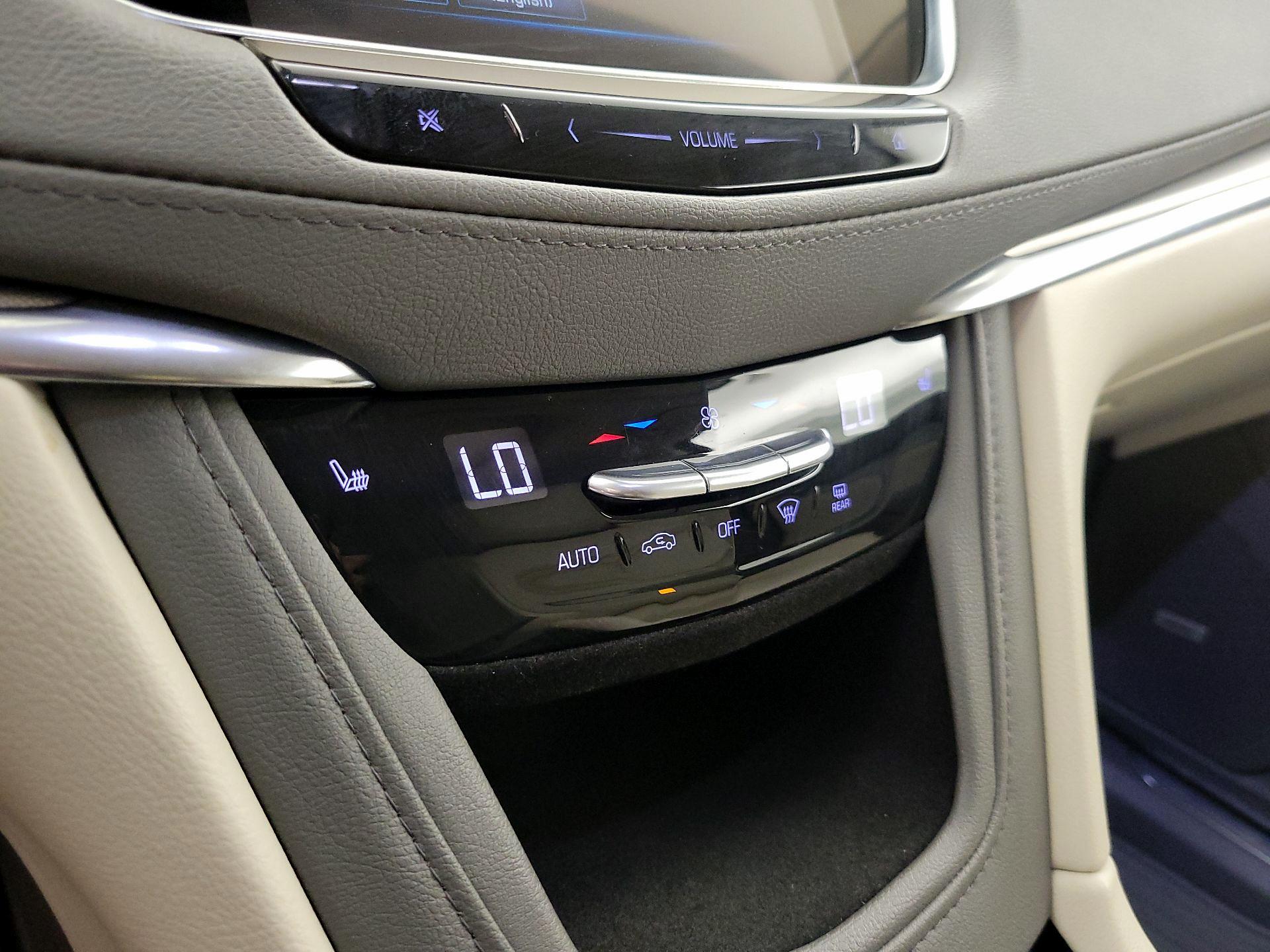Thumbnail: 2019 Cadillac XT5 - 17