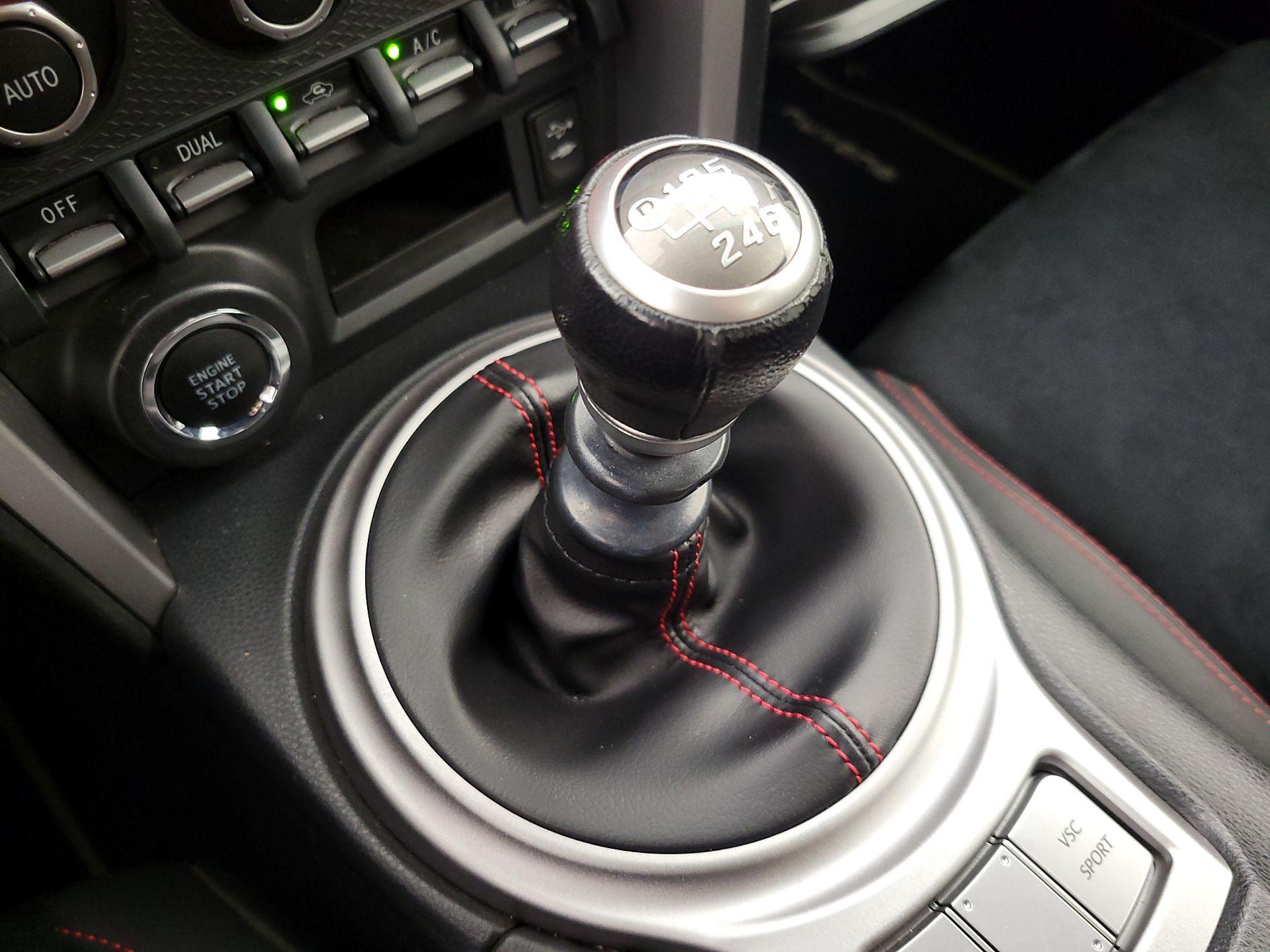 Thumbnail: 2015 Subaru BRZ - 18
