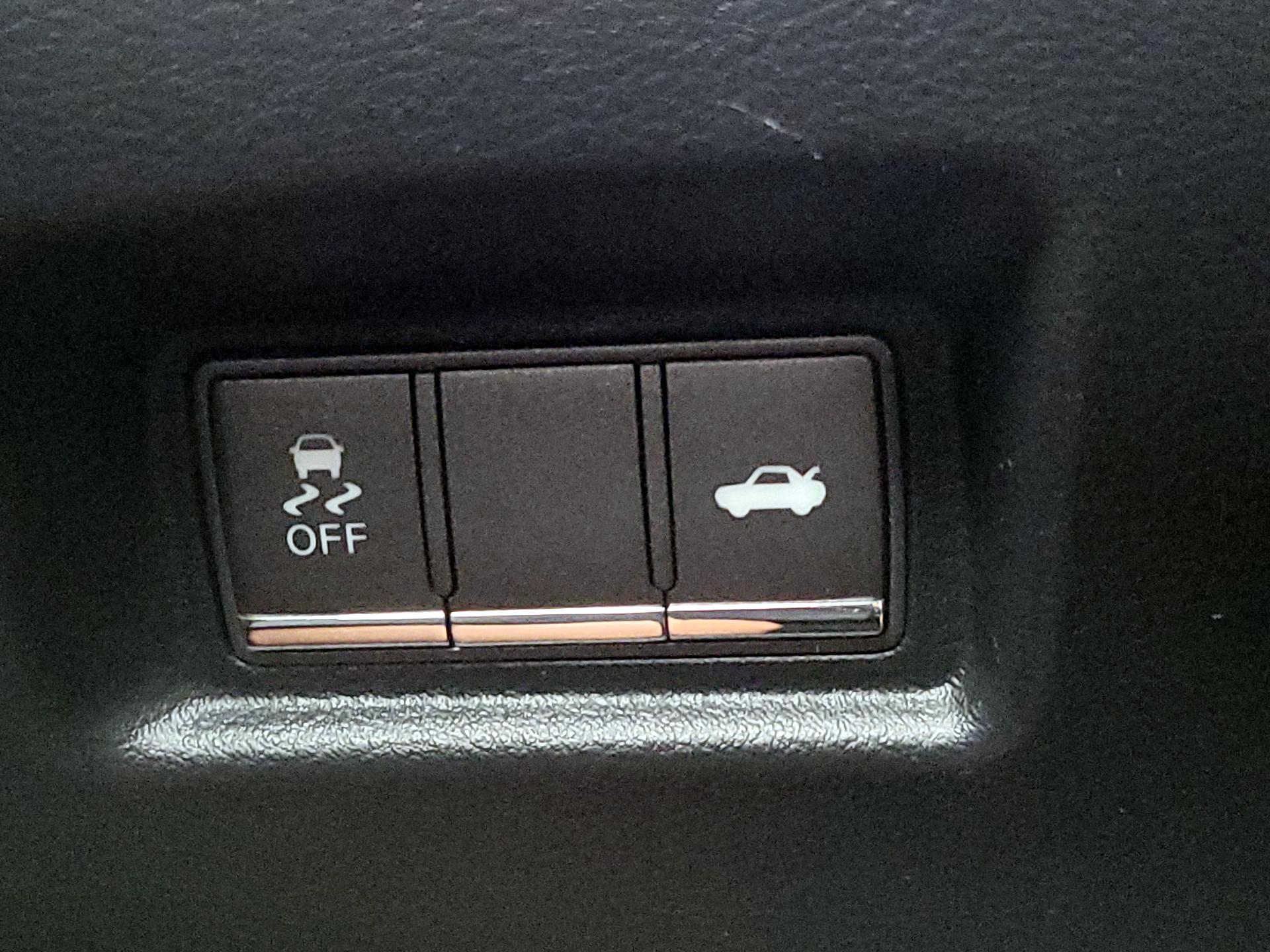Thumbnail: 2015 INFINITI Q50 - 11