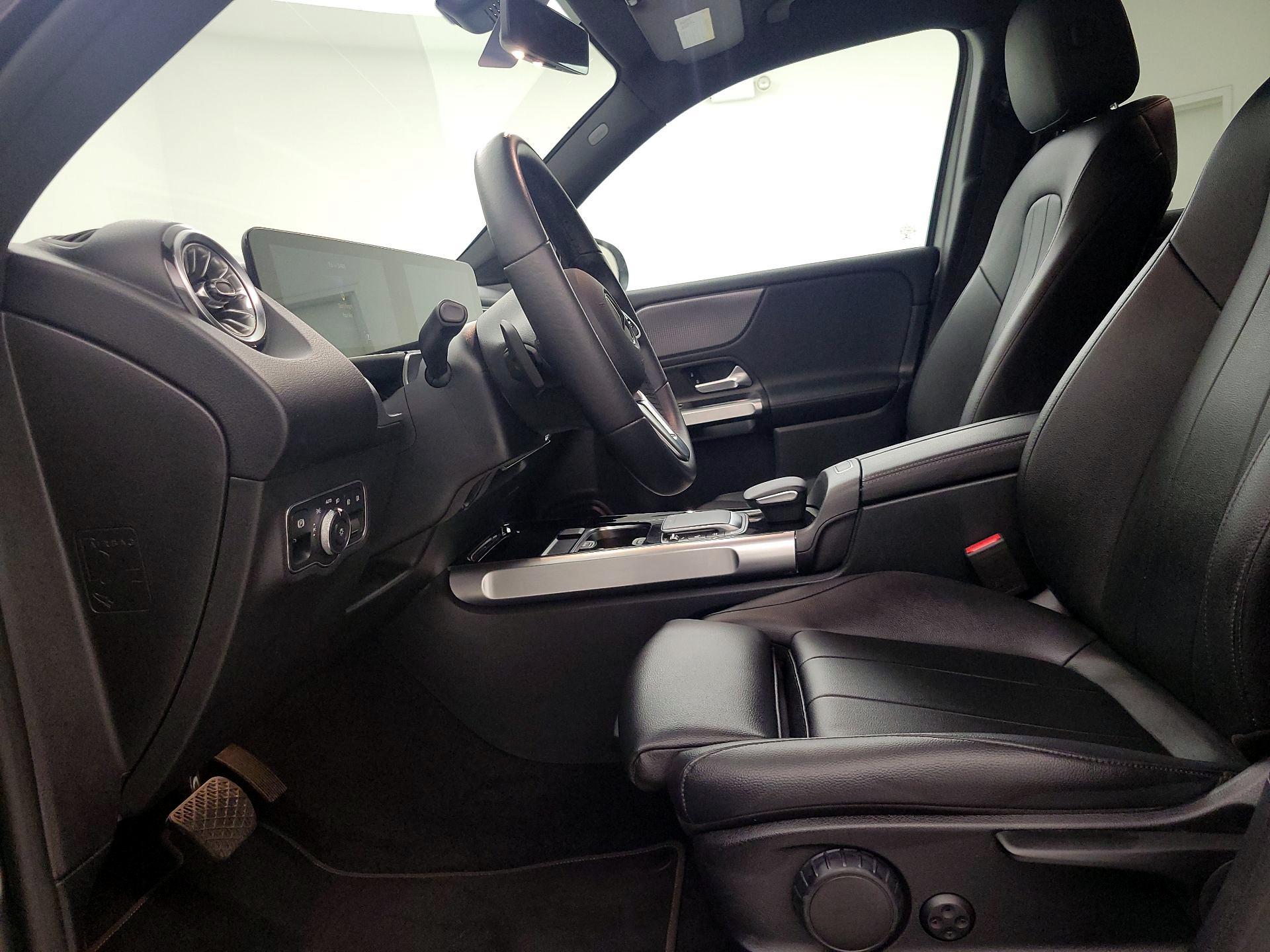 Thumbnail: 2022 Mercedes-Benz GLB - 11