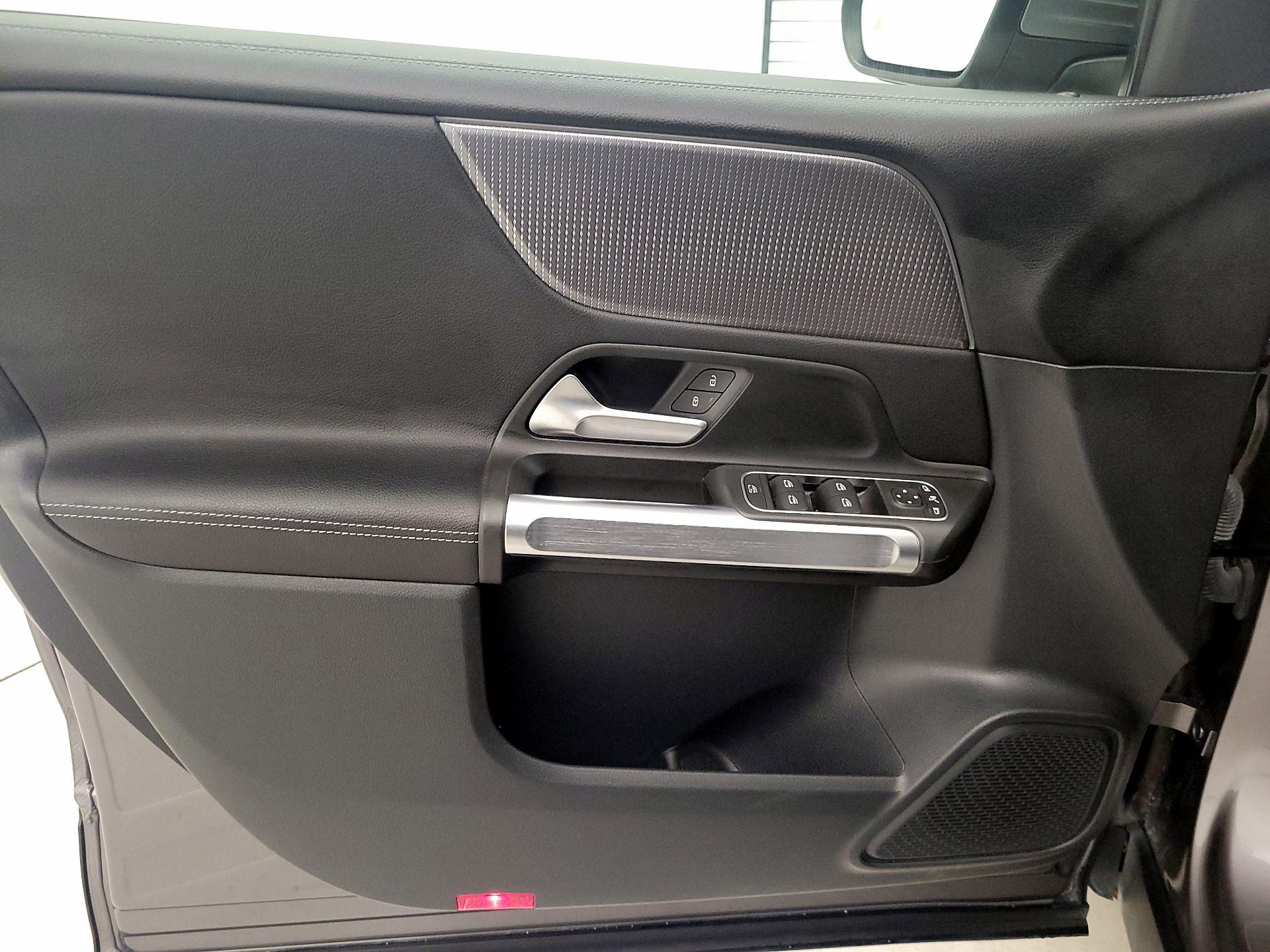 Thumbnail: 2022 Mercedes-Benz GLB - 12