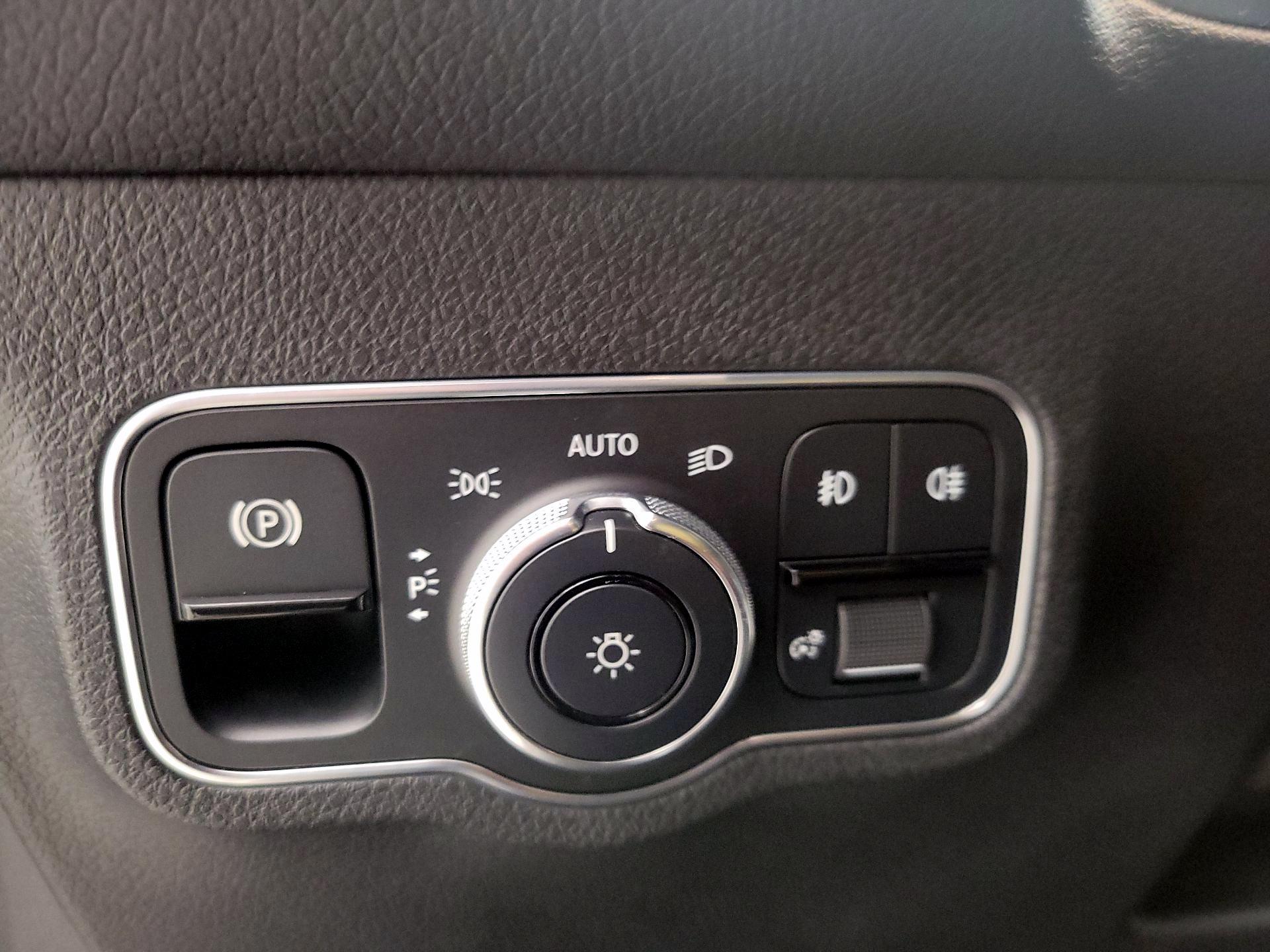 Thumbnail: 2022 Mercedes-Benz GLB - 13