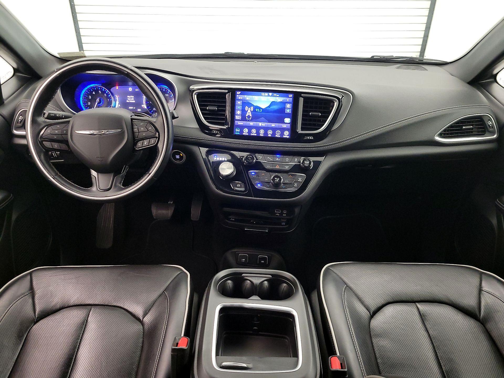 Thumbnail: 2018 Chrysler Pacifica - 9