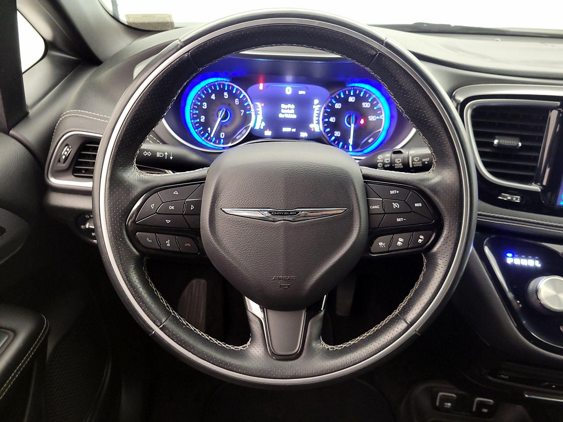 Thumbnail: 2018 Chrysler Pacifica - 10
