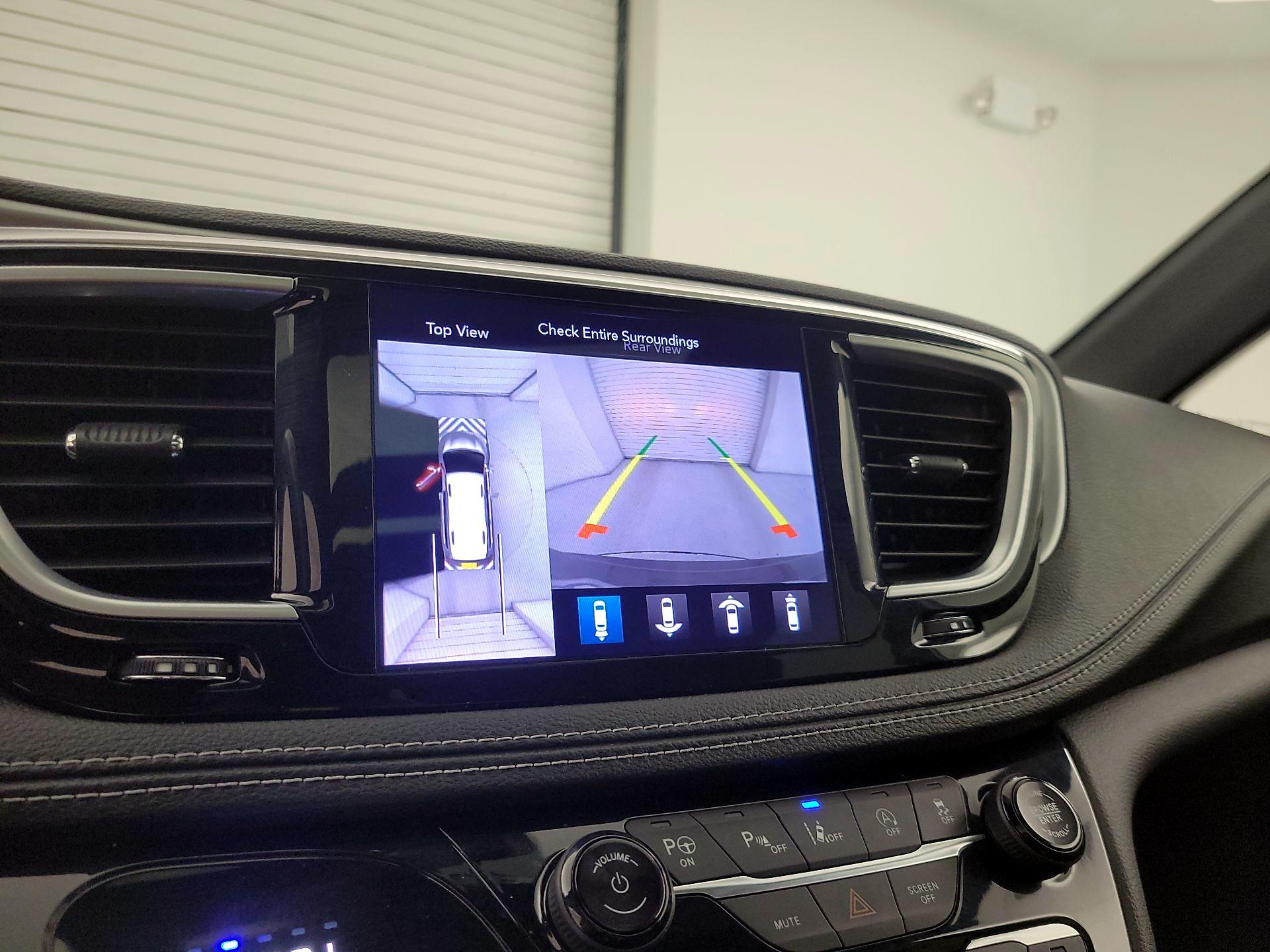 Thumbnail: 2018 Chrysler Pacifica - 15