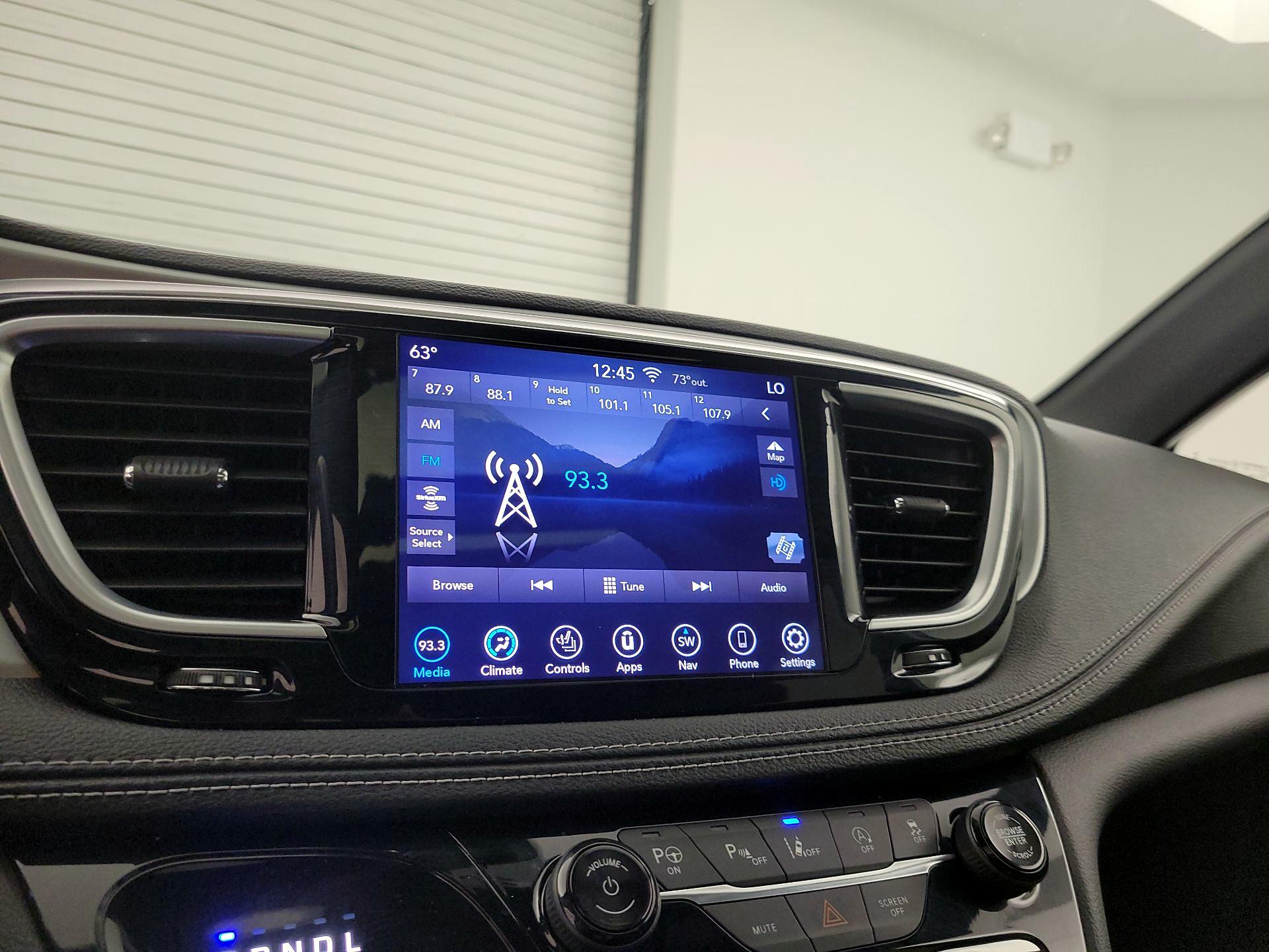 Thumbnail: 2018 Chrysler Pacifica - 16