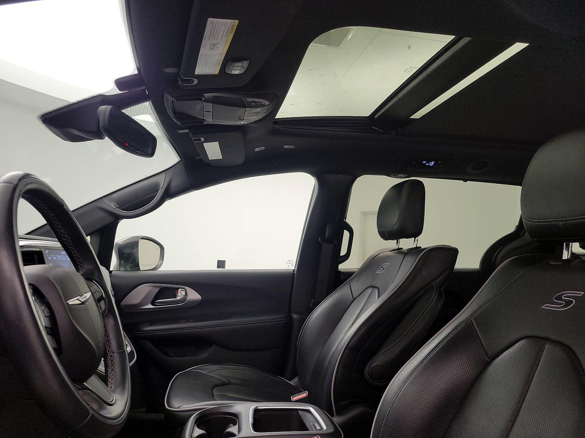 Thumbnail: 2018 Chrysler Pacifica - 20