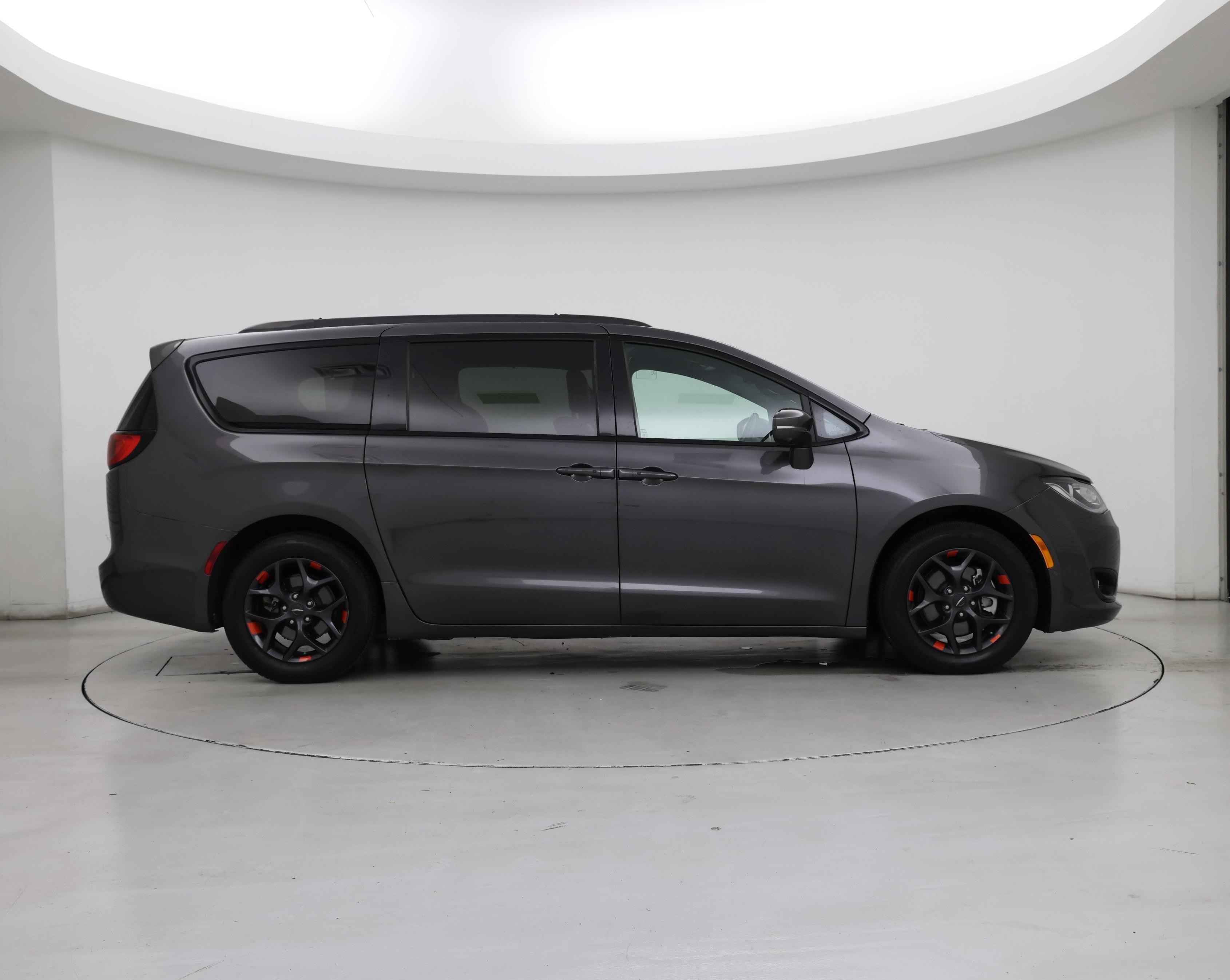 Thumbnail: 2018 Chrysler Pacifica - 7