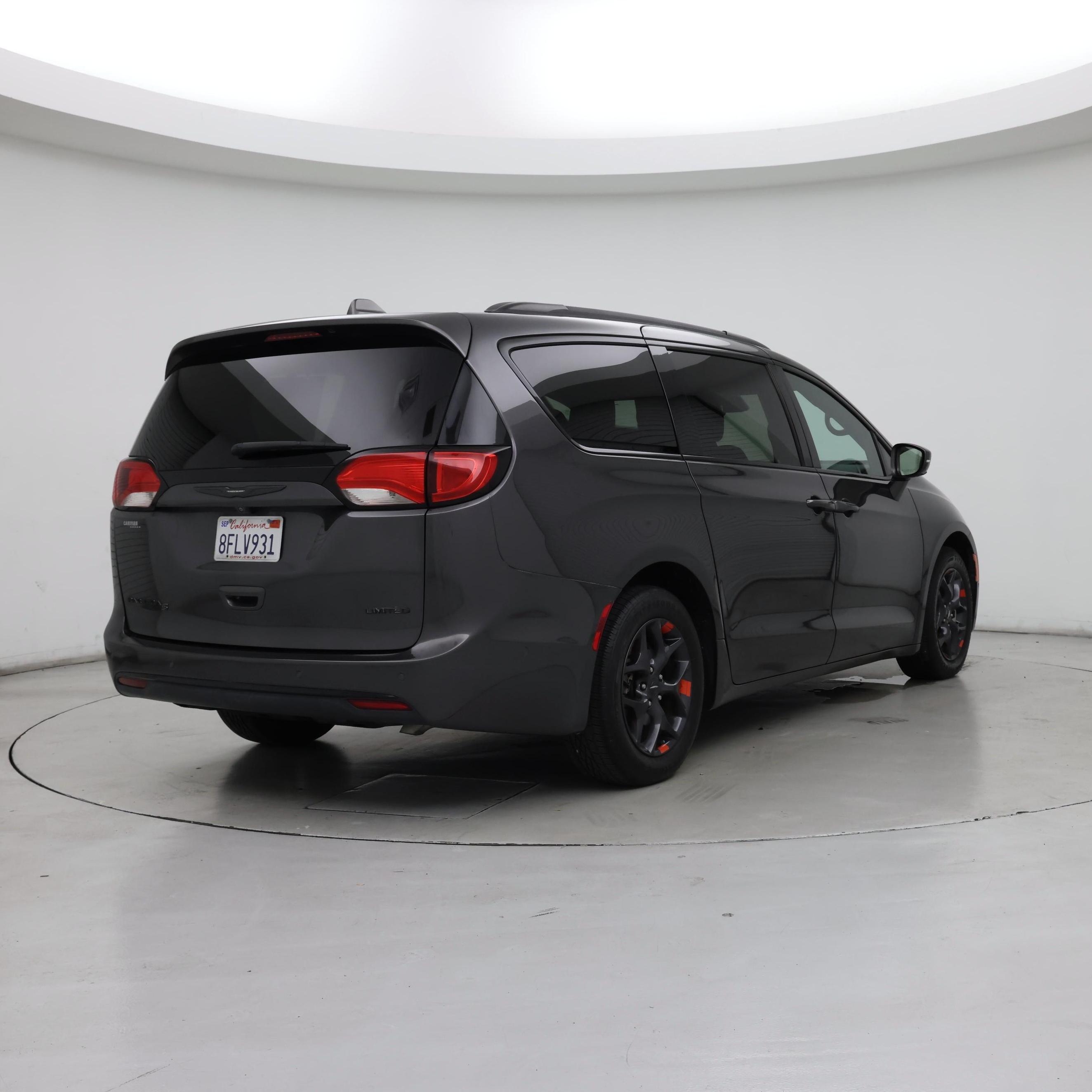 Thumbnail: 2018 Chrysler Pacifica - 8