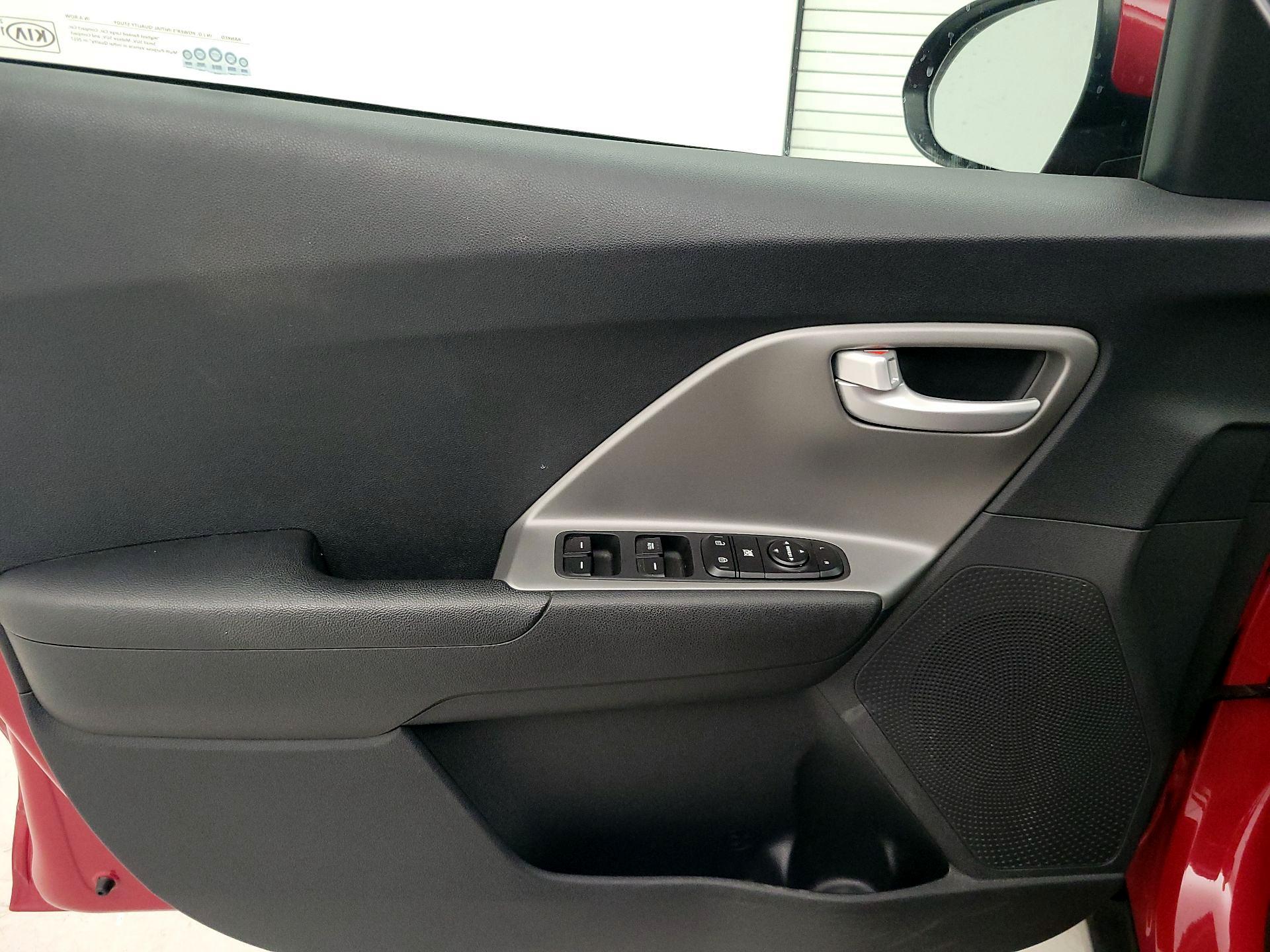 Thumbnail: 2018 Kia Niro - 12