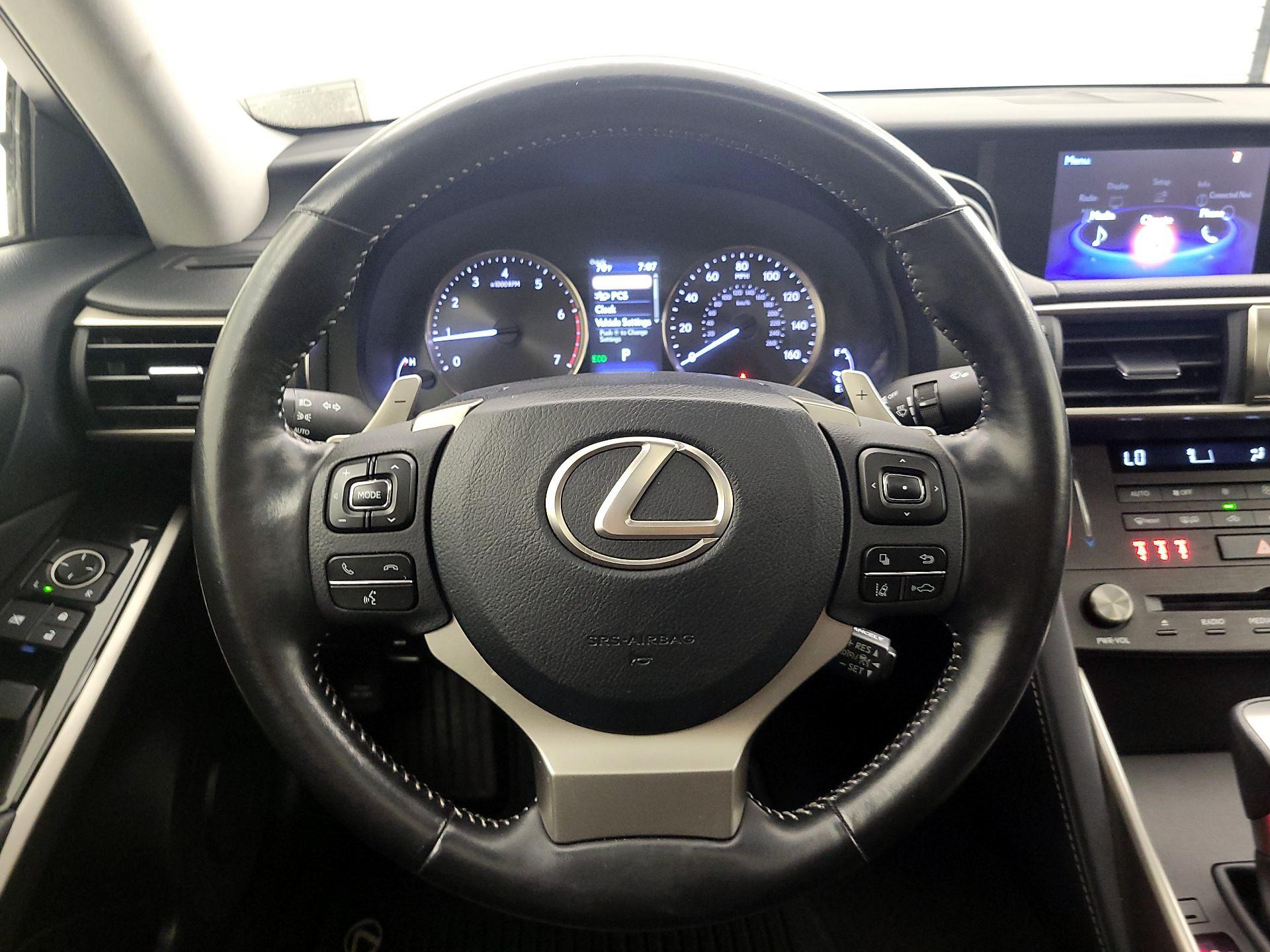 Thumbnail: 2019 Lexus IS - 10