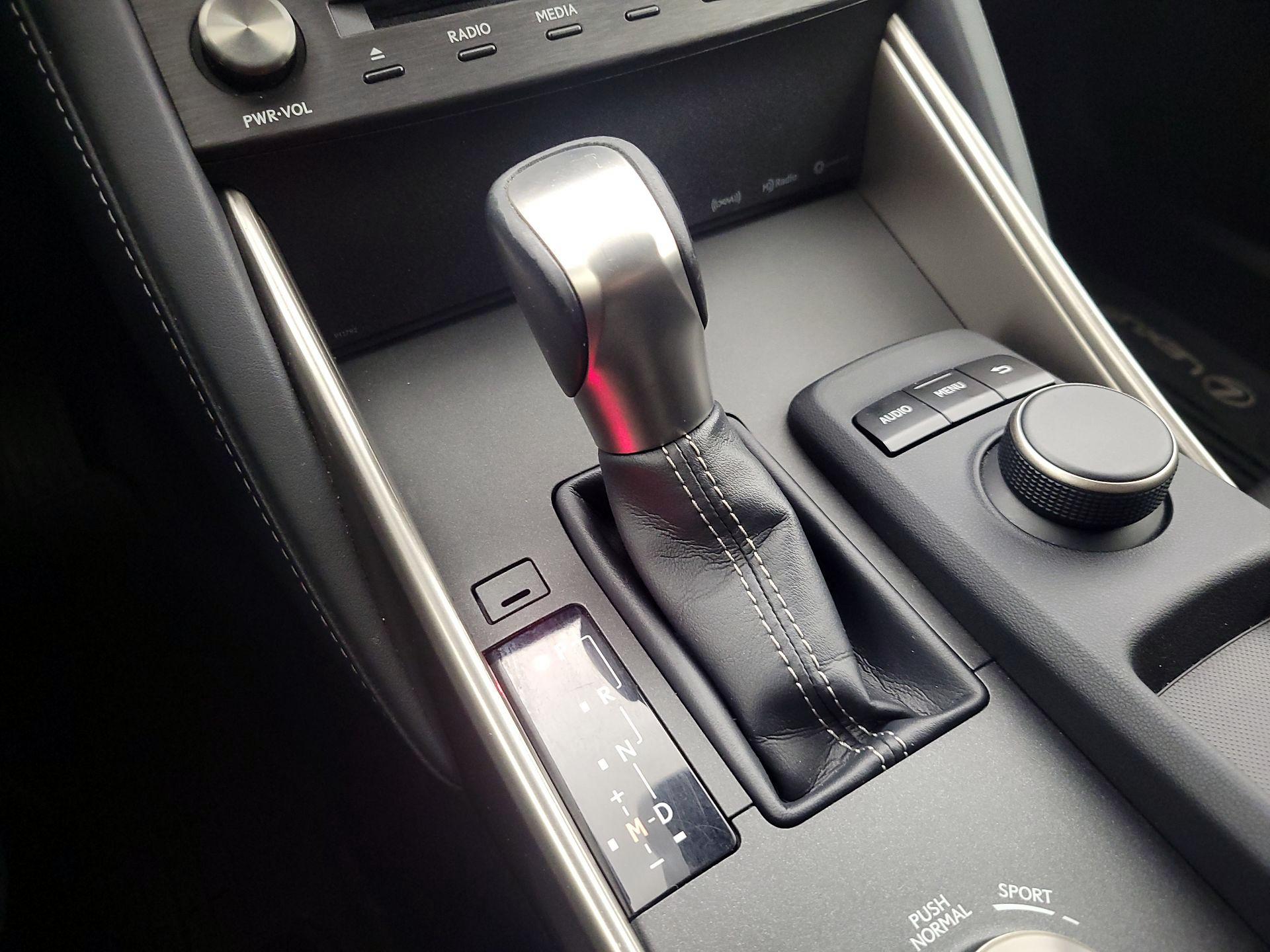 Thumbnail: 2019 Lexus IS - 17