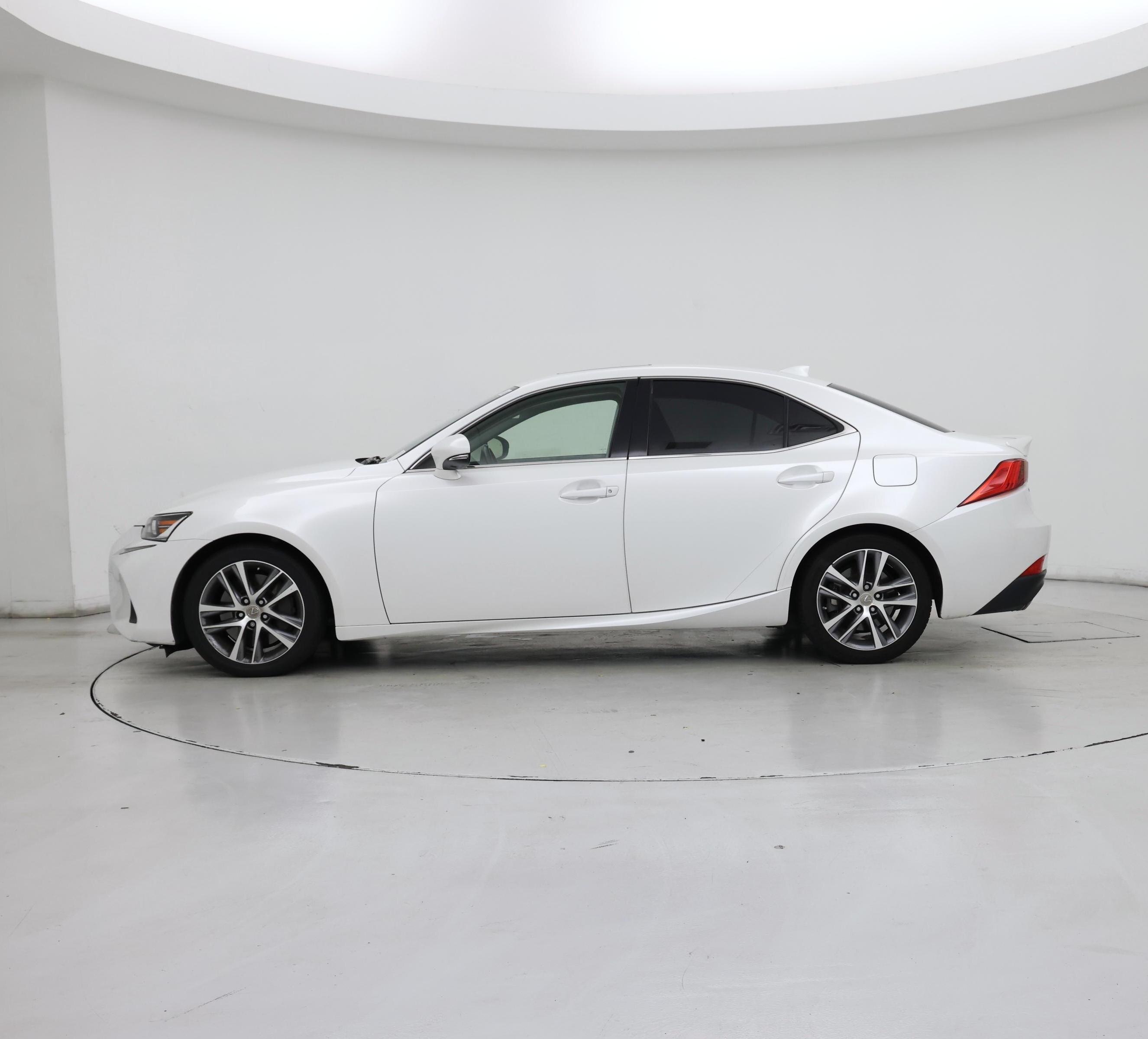 Thumbnail: 2019 Lexus IS - 3