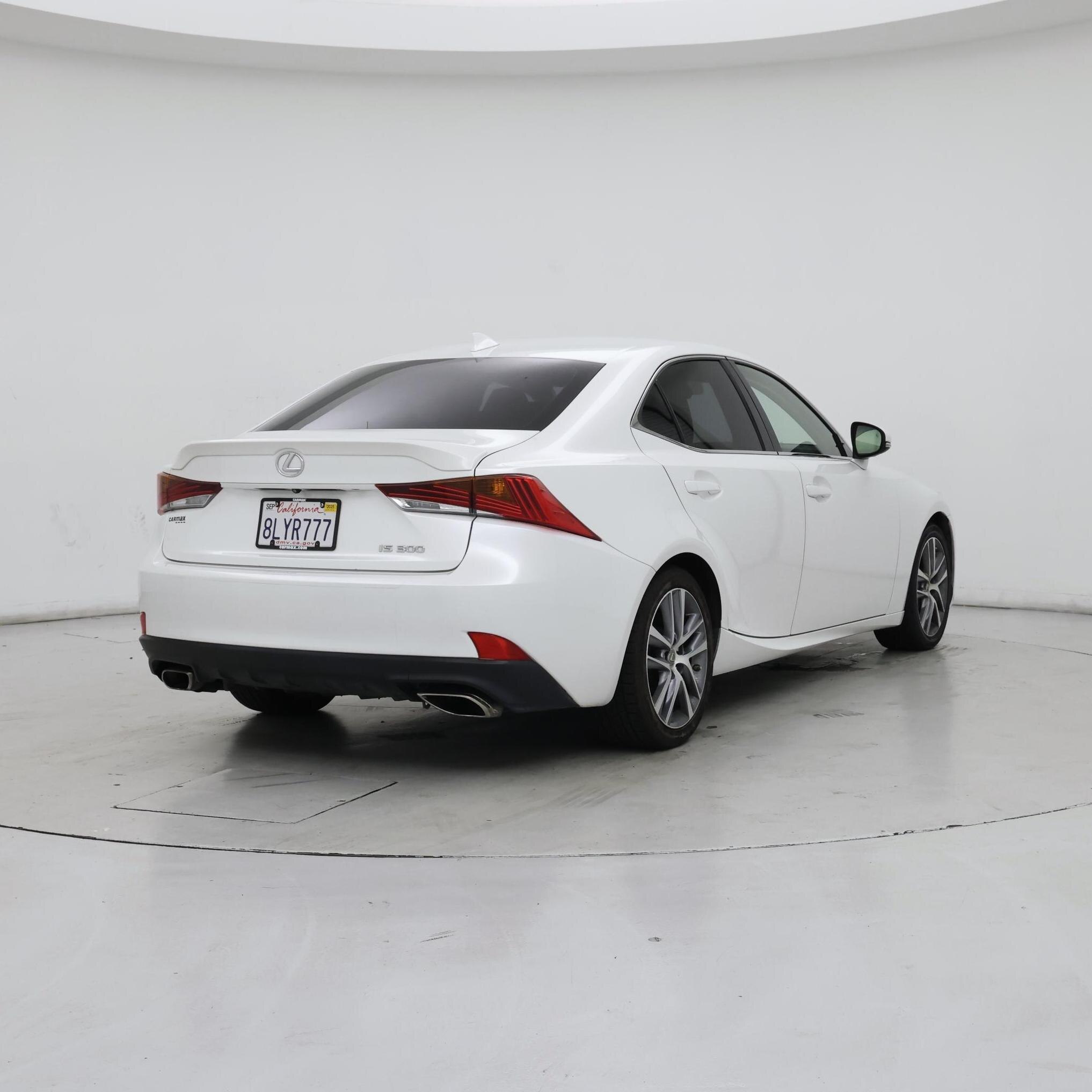 Thumbnail: 2019 Lexus IS - 8
