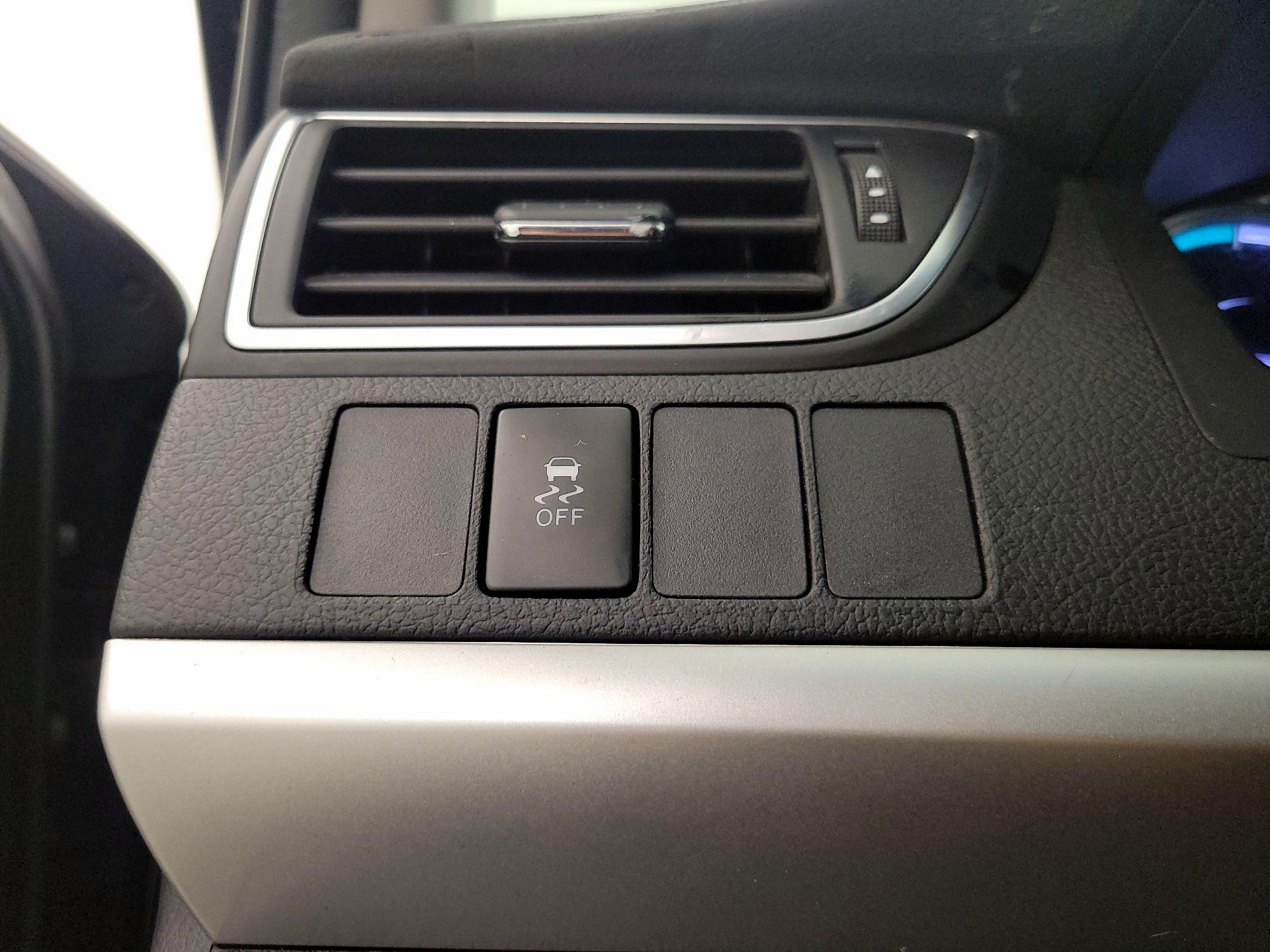 Thumbnail: 2016 Toyota Camry - 13