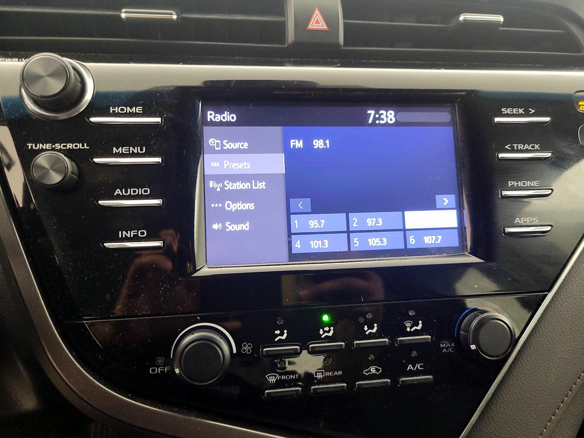 Thumbnail: 2018 Toyota Camry - 14