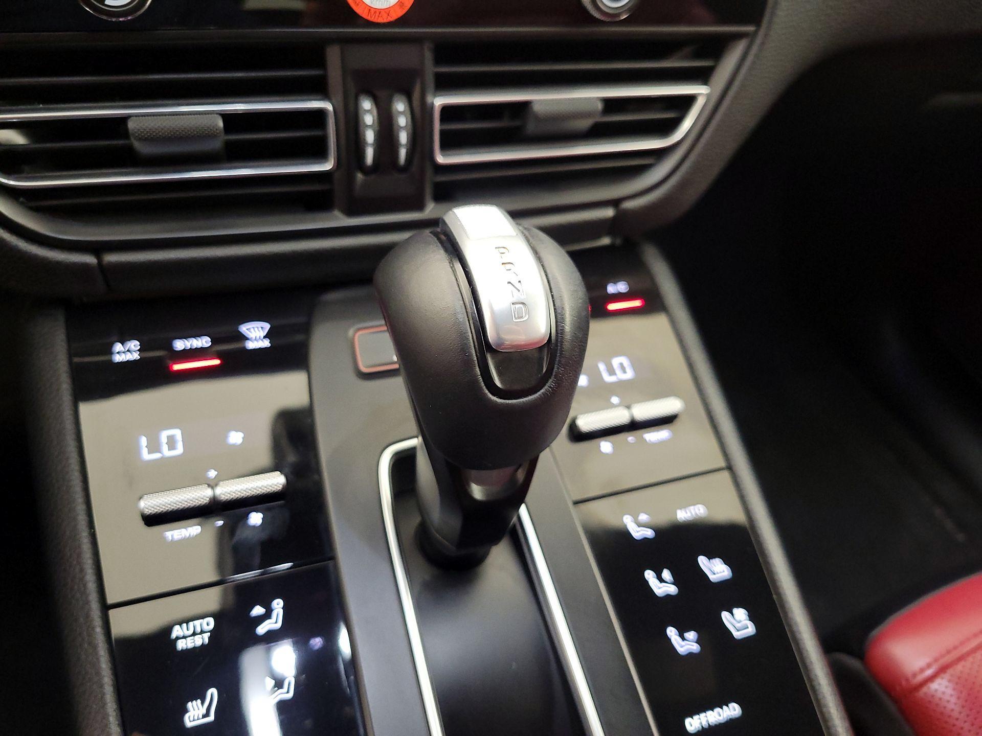 Thumbnail: 2023 Porsche Macan - 18