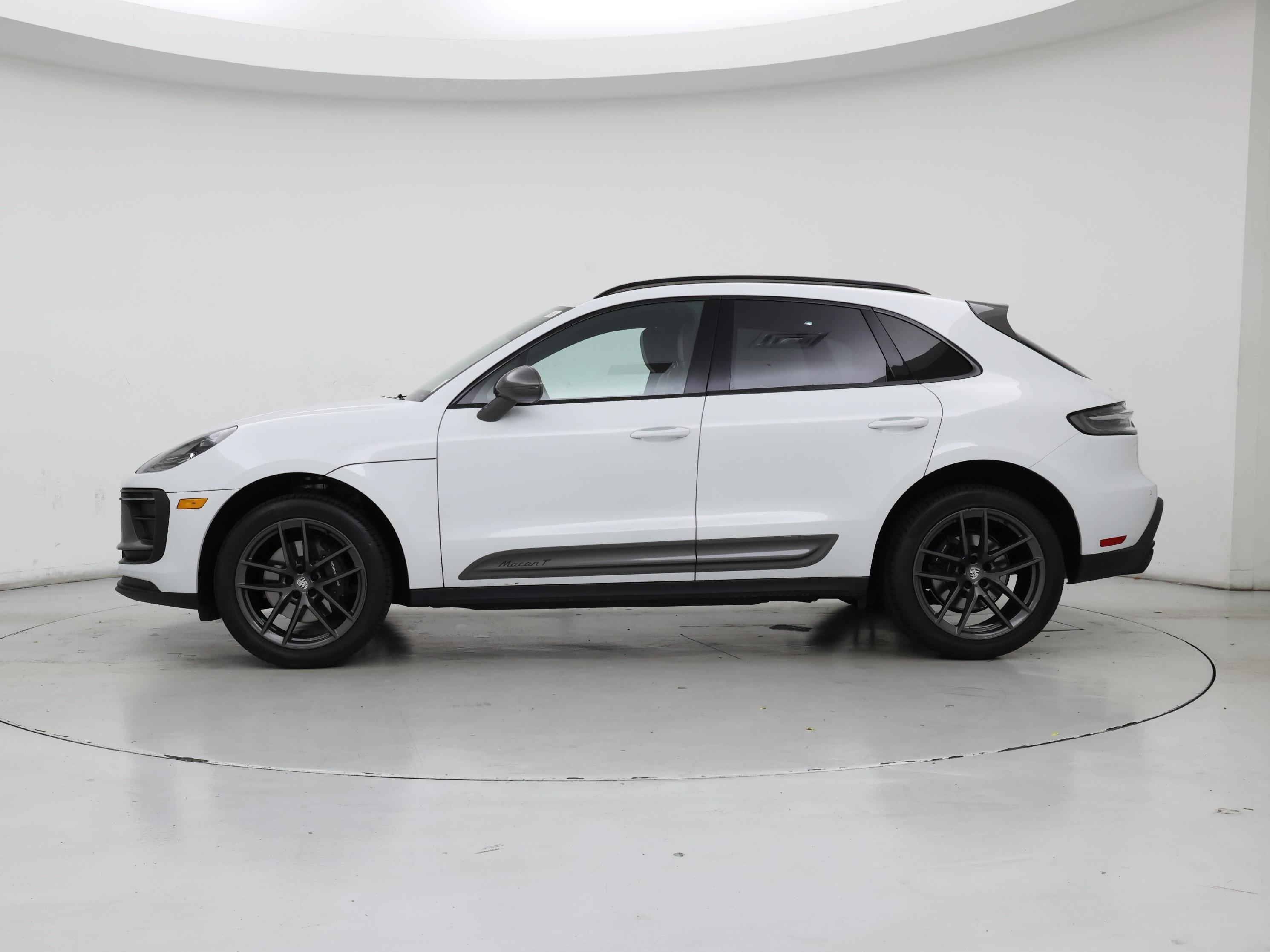 Thumbnail: 2023 Porsche Macan - 3
