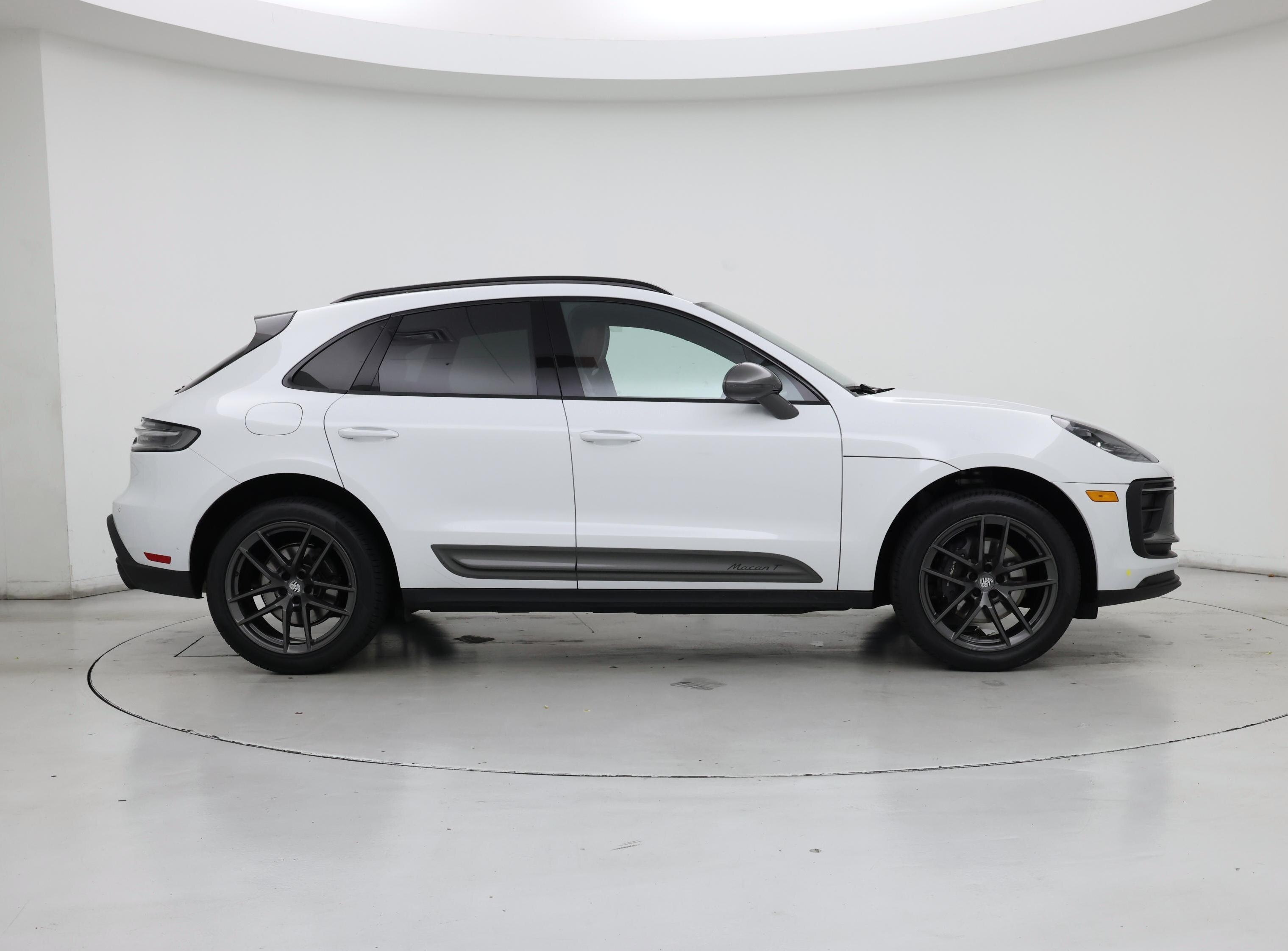 Thumbnail: 2023 Porsche Macan - 7