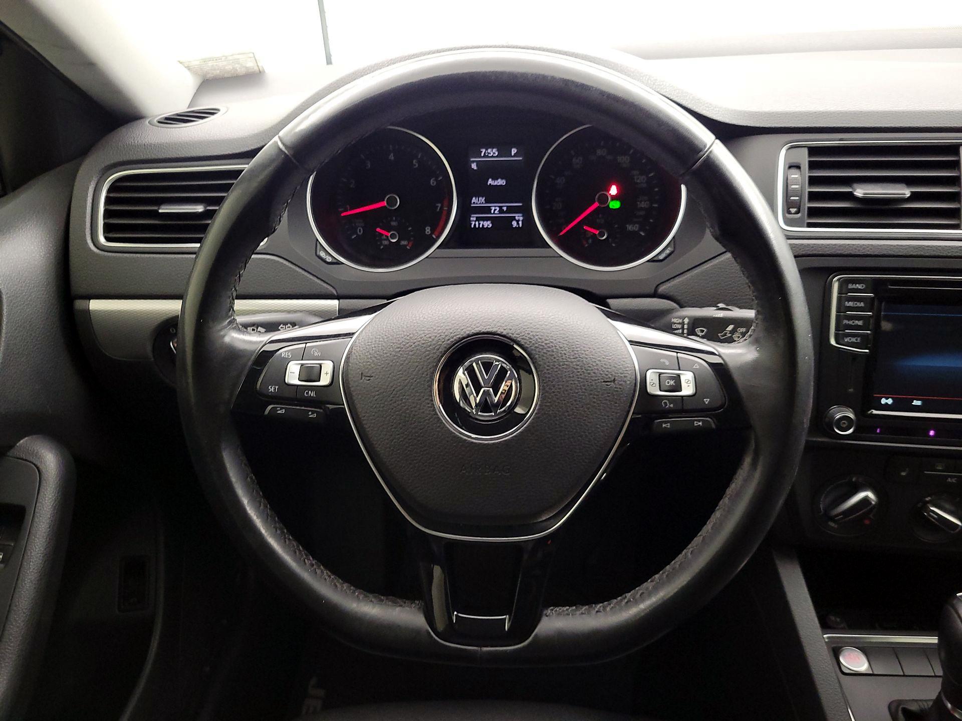 Thumbnail: 2017 Volkswagen Jetta - 10