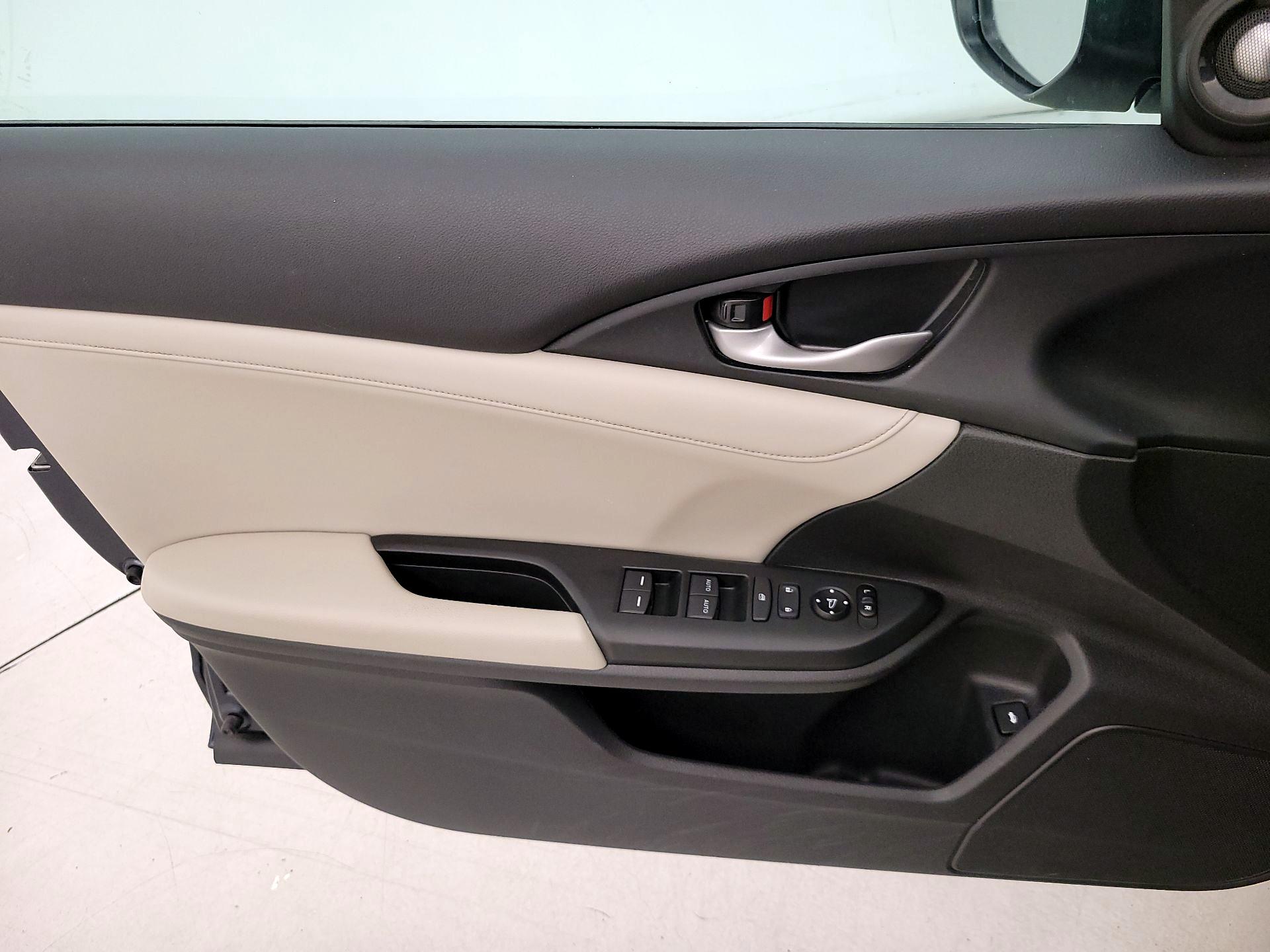 Thumbnail: 2020 Honda Insight - 12