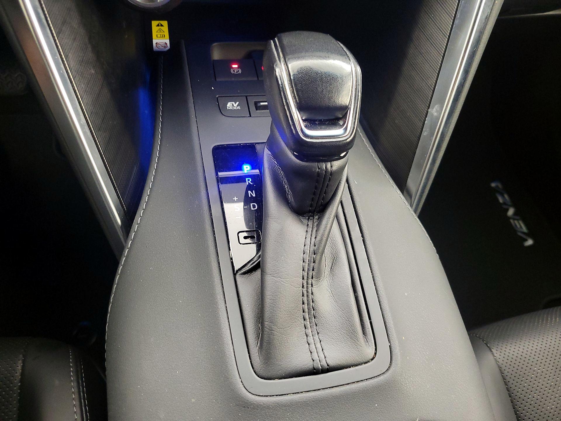 Thumbnail: 2021 Toyota Venza - 18